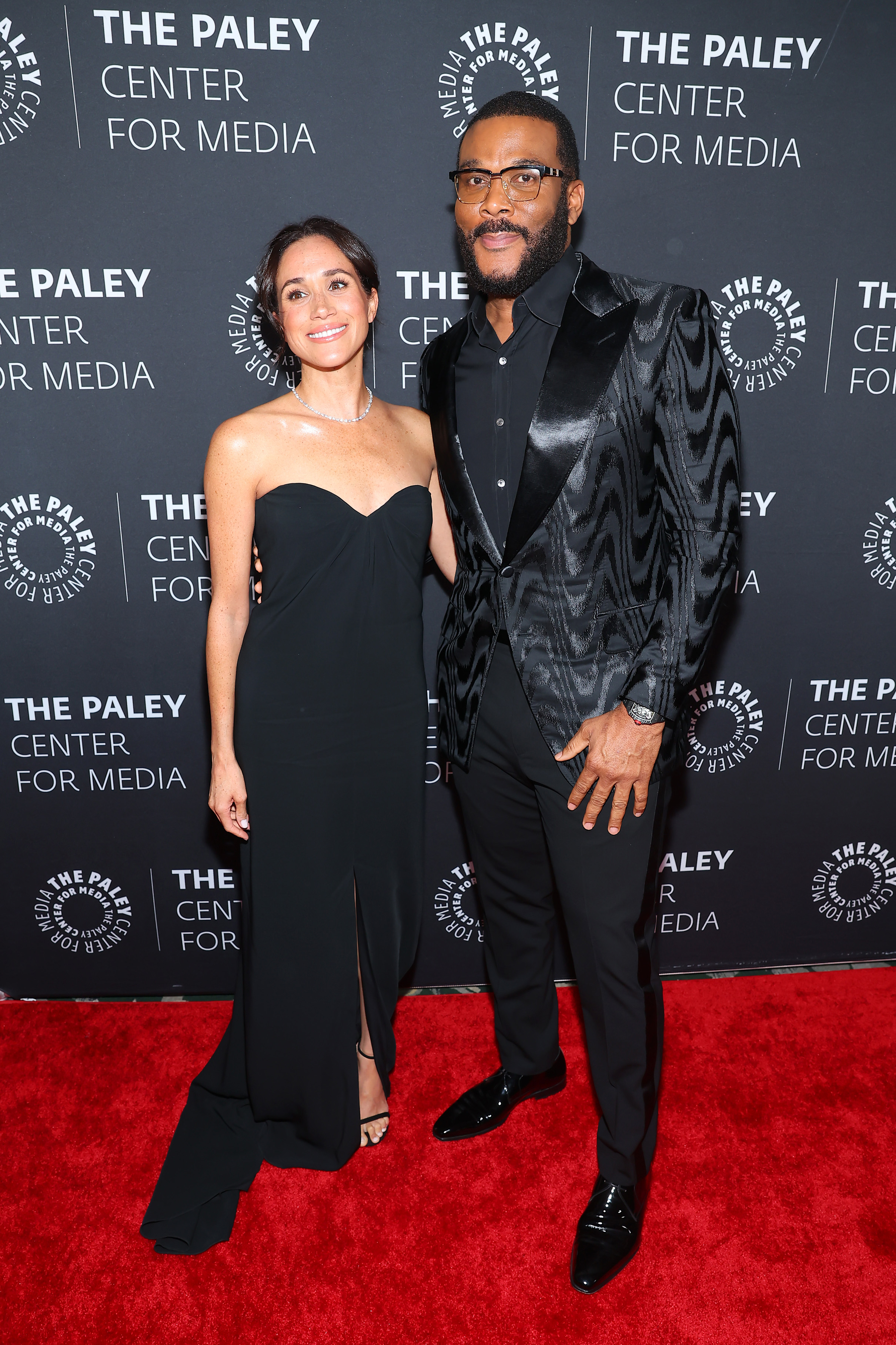 Meghan Markle y Tyler Perry en la Gala de Otoño Paley Honors de The Paley Center for Media en honor a Perry el 4 de diciembre de 2024, en Beverly Hills, California | Fuente: Getty Images