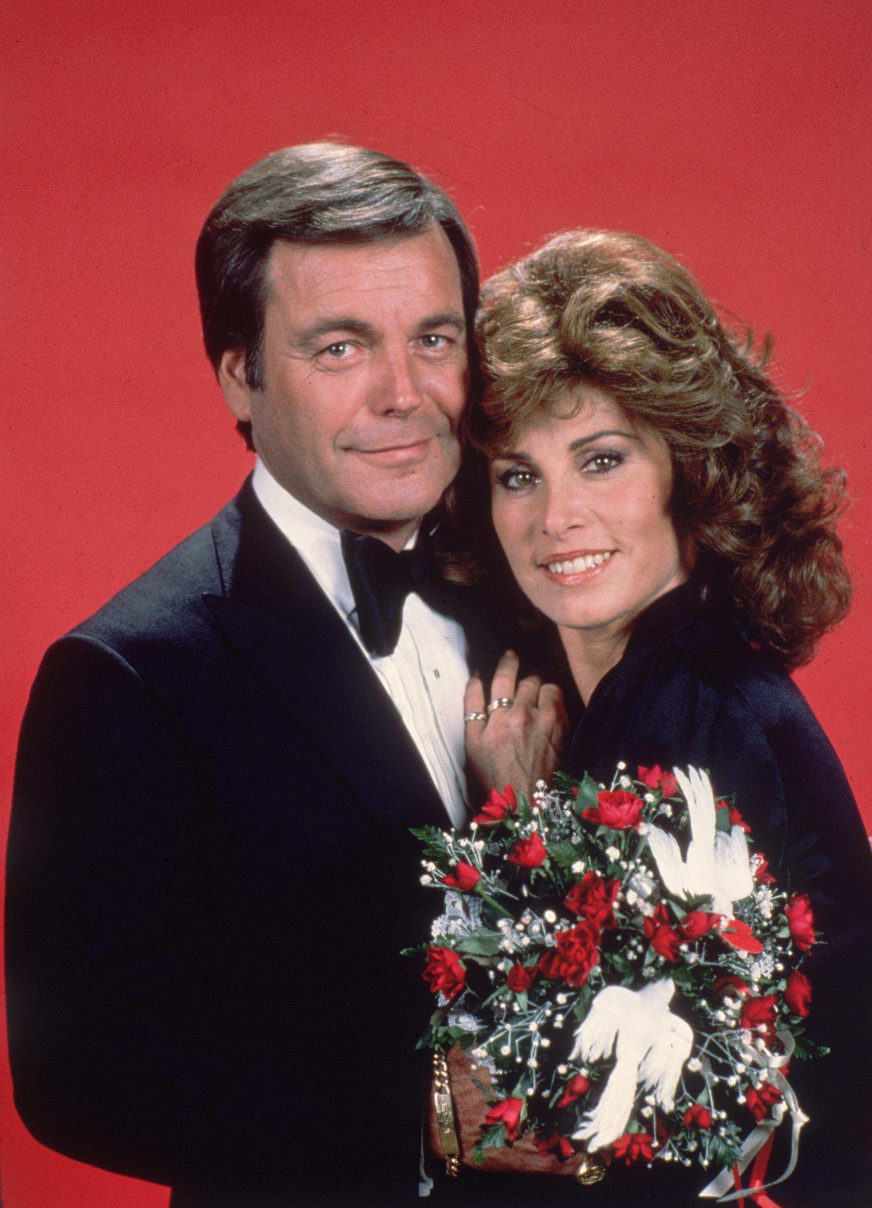 Robert Wagner y la actriz en el plató de "Hart to Hart", 1980 | Fuente: Getty Images