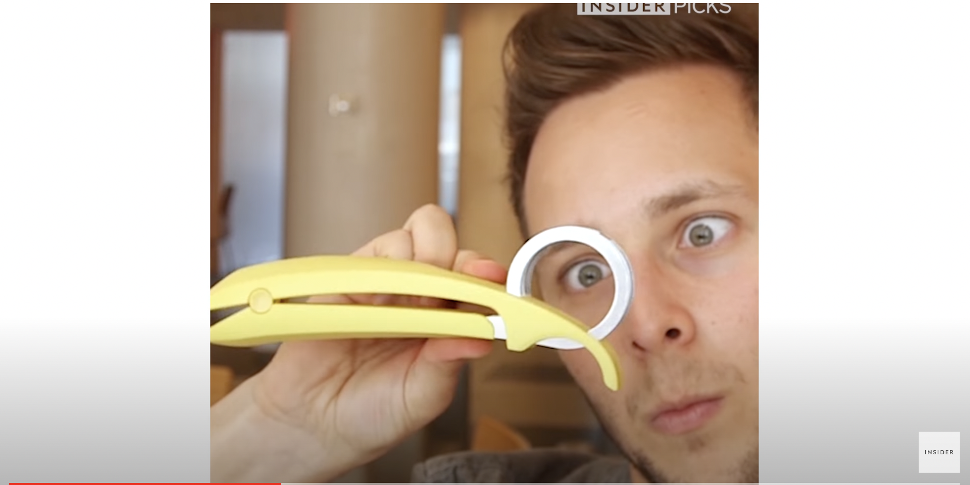 Una cortadora de plátanos | Fuente: YouTube/Insider