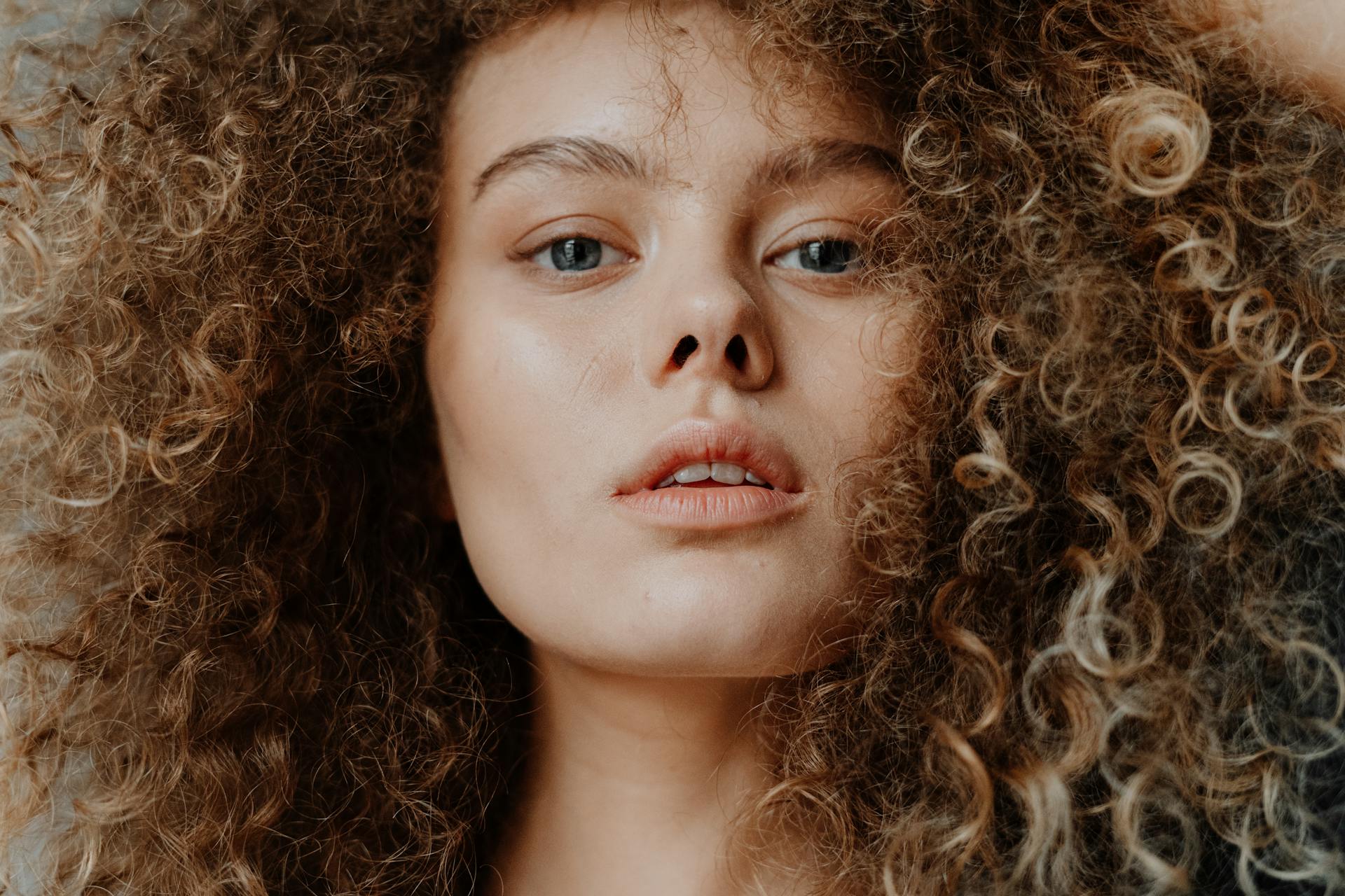 Una mujer conmocionada | Fuente: Pexels