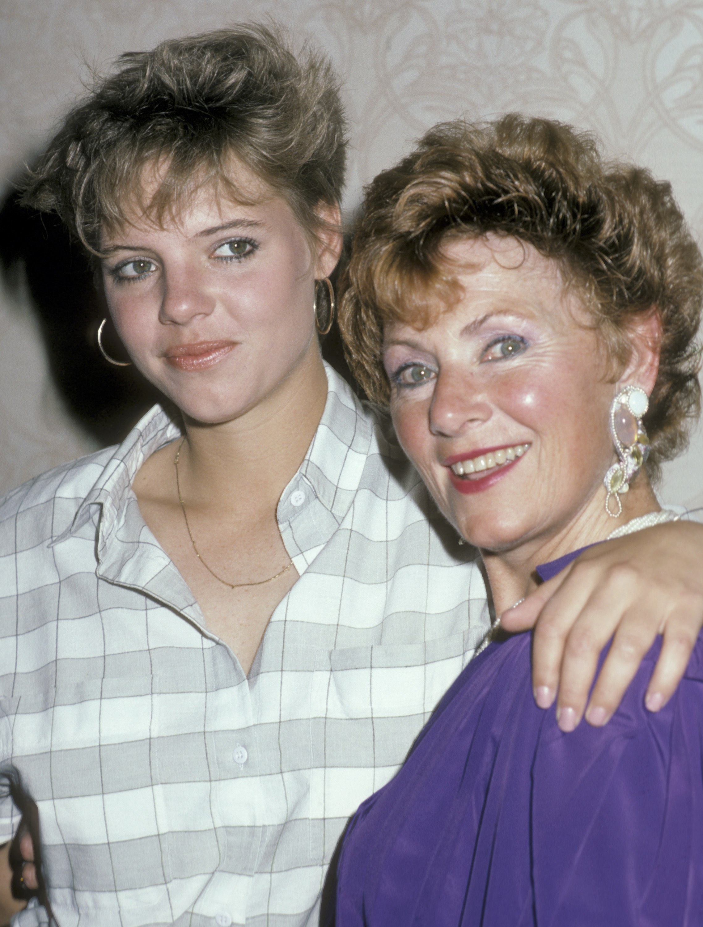 Marion Ross y su hija Ellen Ross en el Quinto Desfile Anual de Moda Madre-Hija el 27 de marzo de 1986 en Beverly Hills, California | Foto: Getty Images