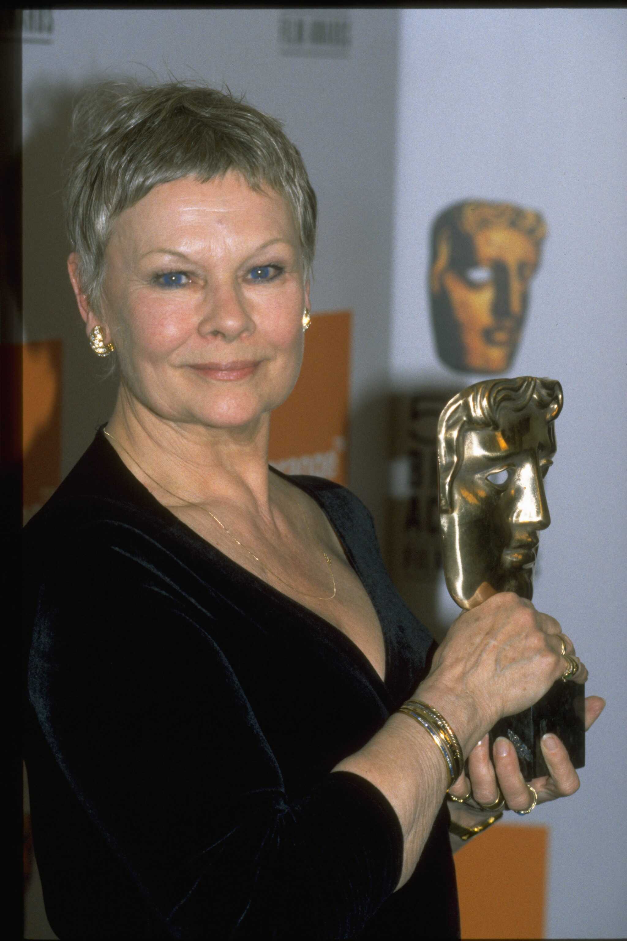 Judi Dench en 1998 | Foto: Getty Images