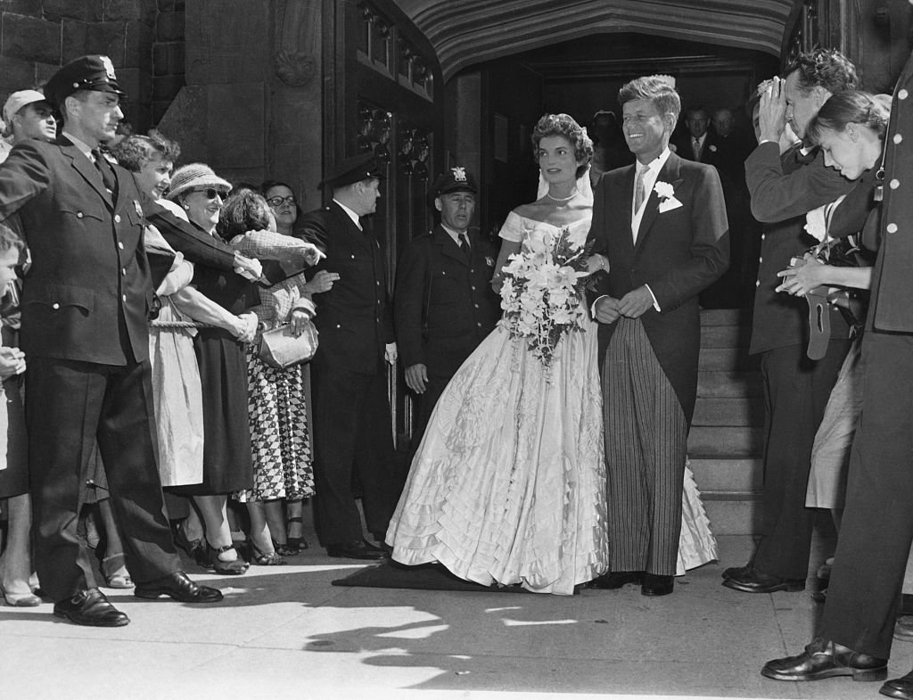 John F. Kennedy y Jacqueline el 12 de septiembre de 1953, Newport. | Foto: Getty Images