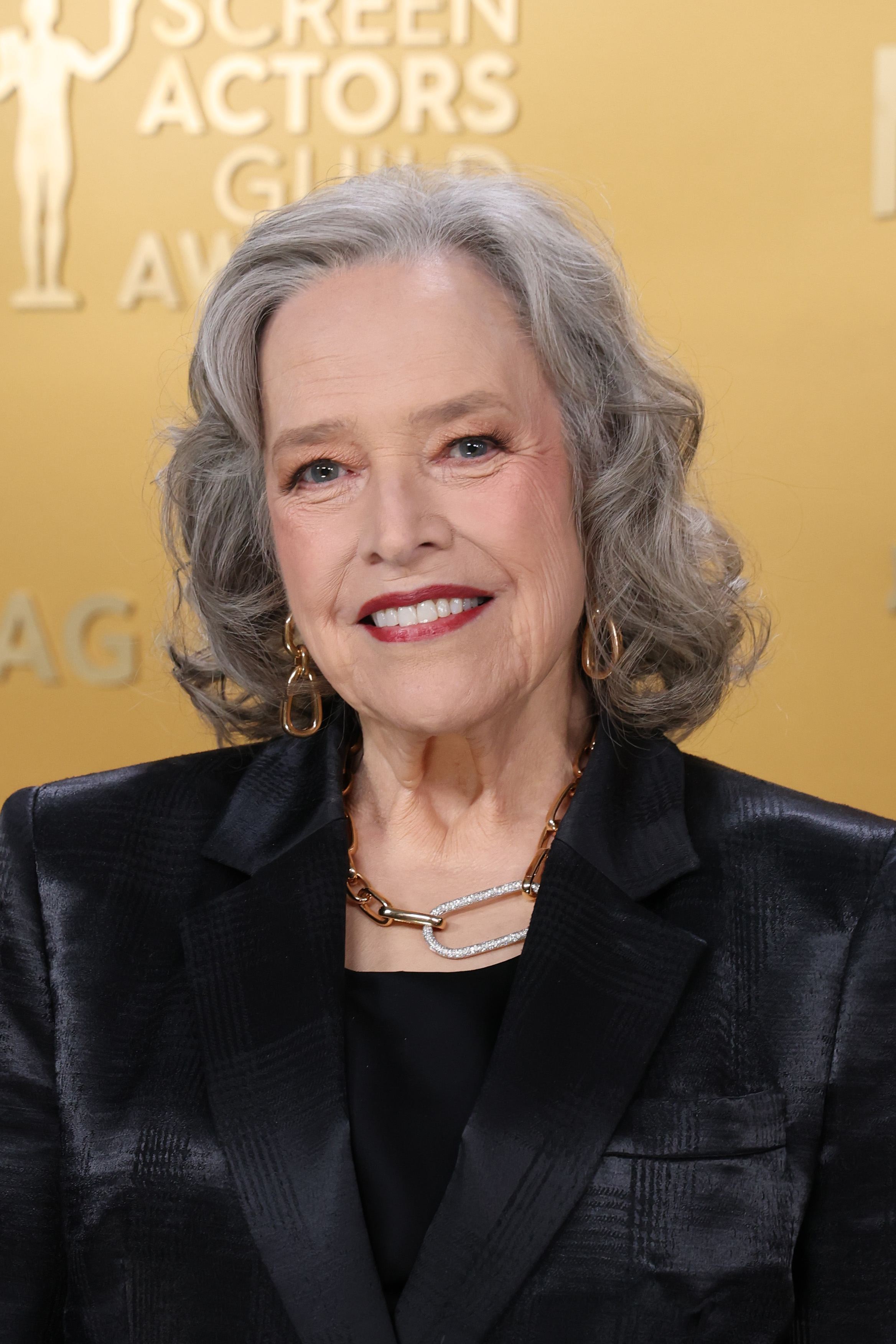 Kathy Bates llega a los 31º Premios Anuales del Sindicato de Actores el 23 de febrero de 2025, en Los Ángeles, California. | Fuente: Getty Images