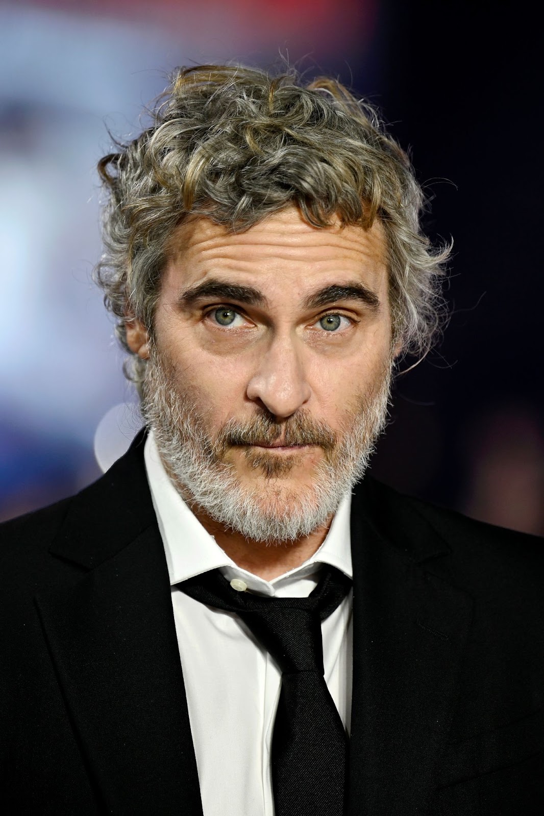 En el estreno londinense de "Napoleón" en 2023, Joaquin Phoenix hizo una llamativa aparición, abrazando su papel con intensidad mientras los fans esperaban con impaciencia su última interpretación histórica | Fuente: Getty Images