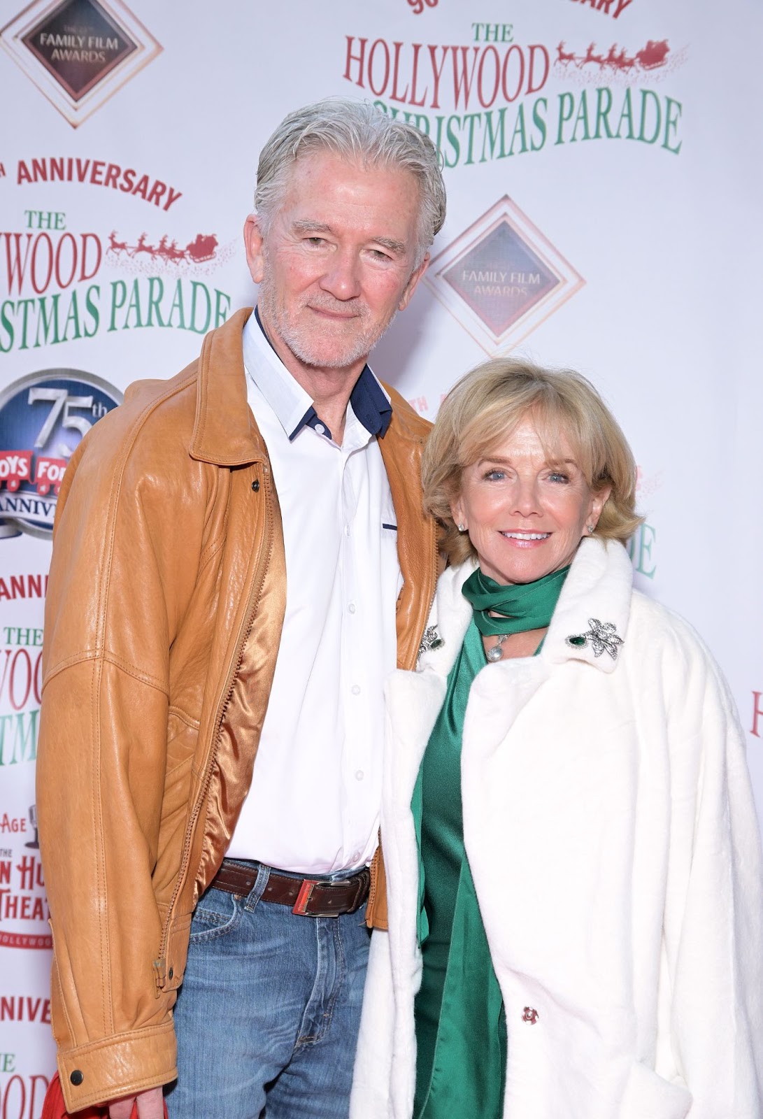 Patrick Duffy y Linda Purl en el 90º Aniversario del Desfile Navideño de Hollywood en apoyo a la organización Marine Toys For Tots el 27 de noviembre de 2022, en California | Fuente: Getty Images