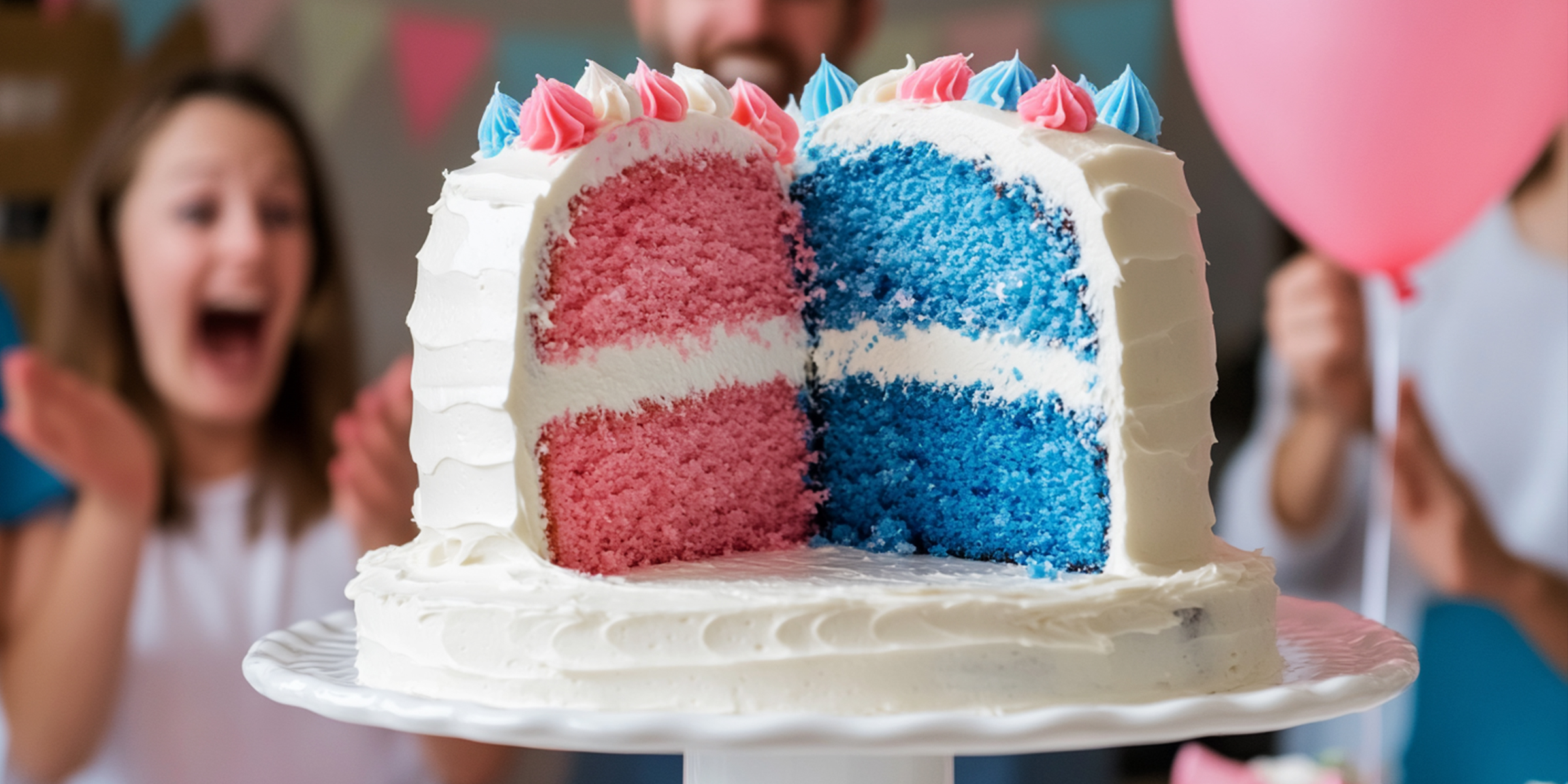 Pastel de fiesta de género bellamente decorado con un interior rosa y azul | Fuente: Midjourney