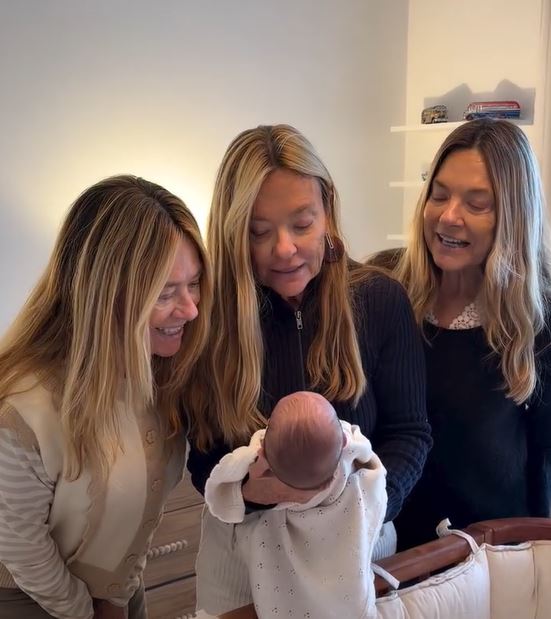 Las Trillizas de Oro junto a Enzo, el nuevo integrante de la familia | Fuente: Instagram/lastrillizasoro