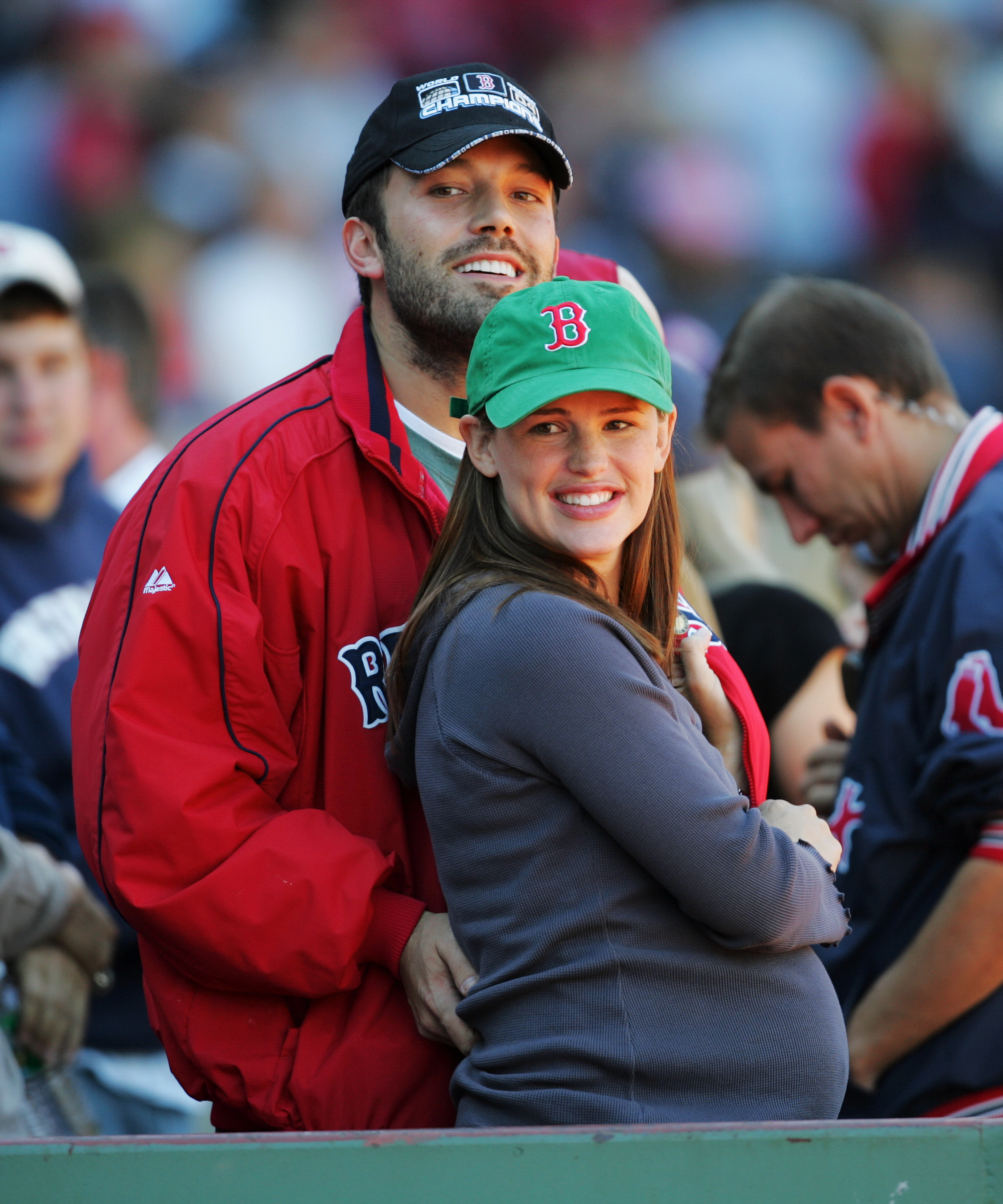 Ben Affleck y Jennifer Garner vistos durante un partido de los Boston Red Sox contra los New York Yankees el 1 de octubre de 2005 | Fuente: Getty Images