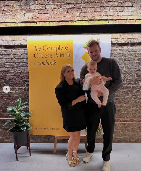 Morgan McGlynn Carr con su esposo y su hija, fechada el 2 de diciembre de 2024 | Fuente: Instagram/morgancheeses