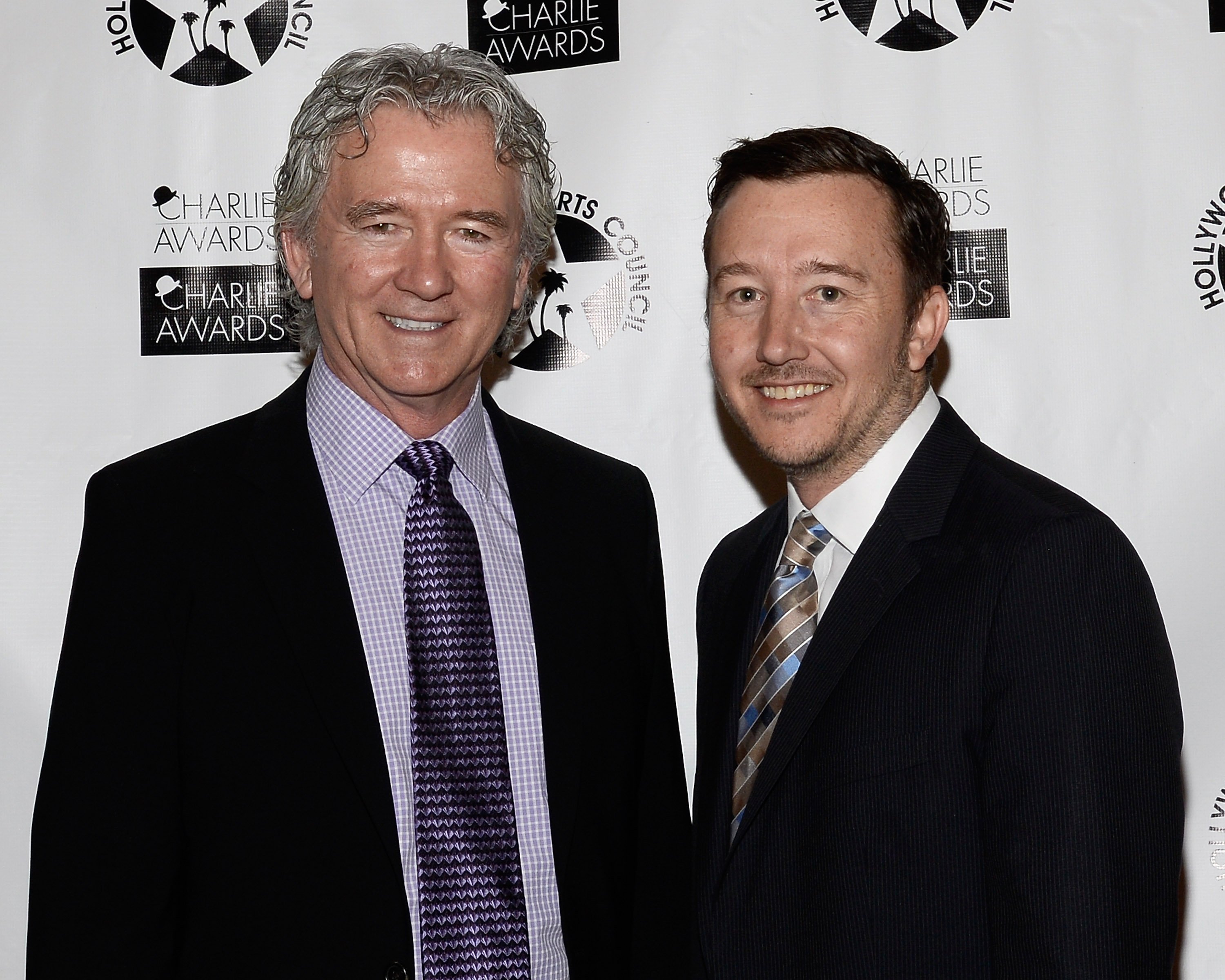 Patrick y Padraic Duffy durante su asistencia al 29º Almuerzo Anual de los Premios Charlie del Consejo de las Artes de Hollywood en el Hollywood Roosevelt Hotel el 1 de mayo de 2015, en Hollywood, California | Foto: Getty Images