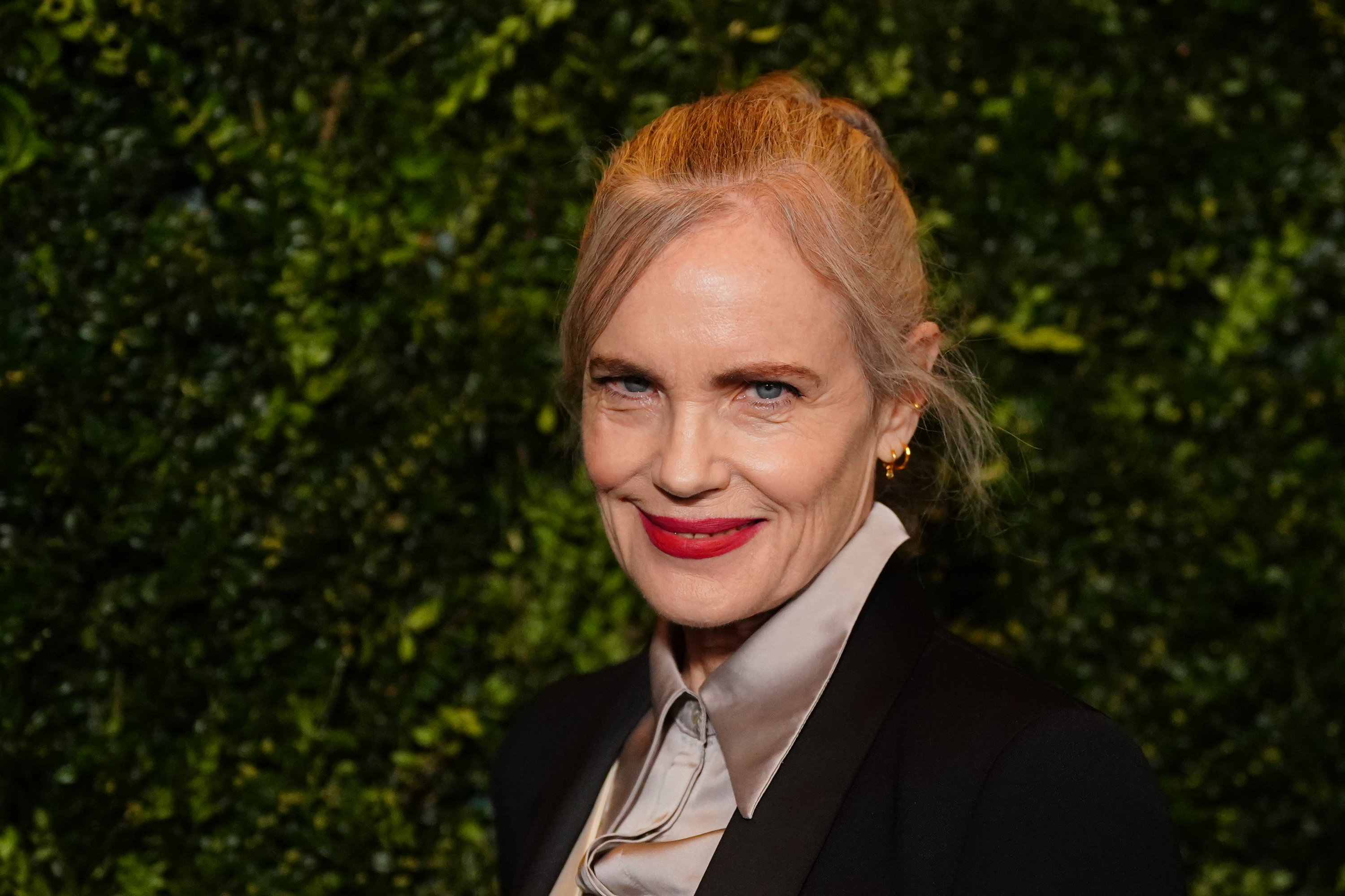 Elizabeth McGovern en la fiesta Charles Finch & Chanel Pre-BAFTA el 17 de febrero de 2024, en Londres, Inglaterra. | Fuente: Getty Images