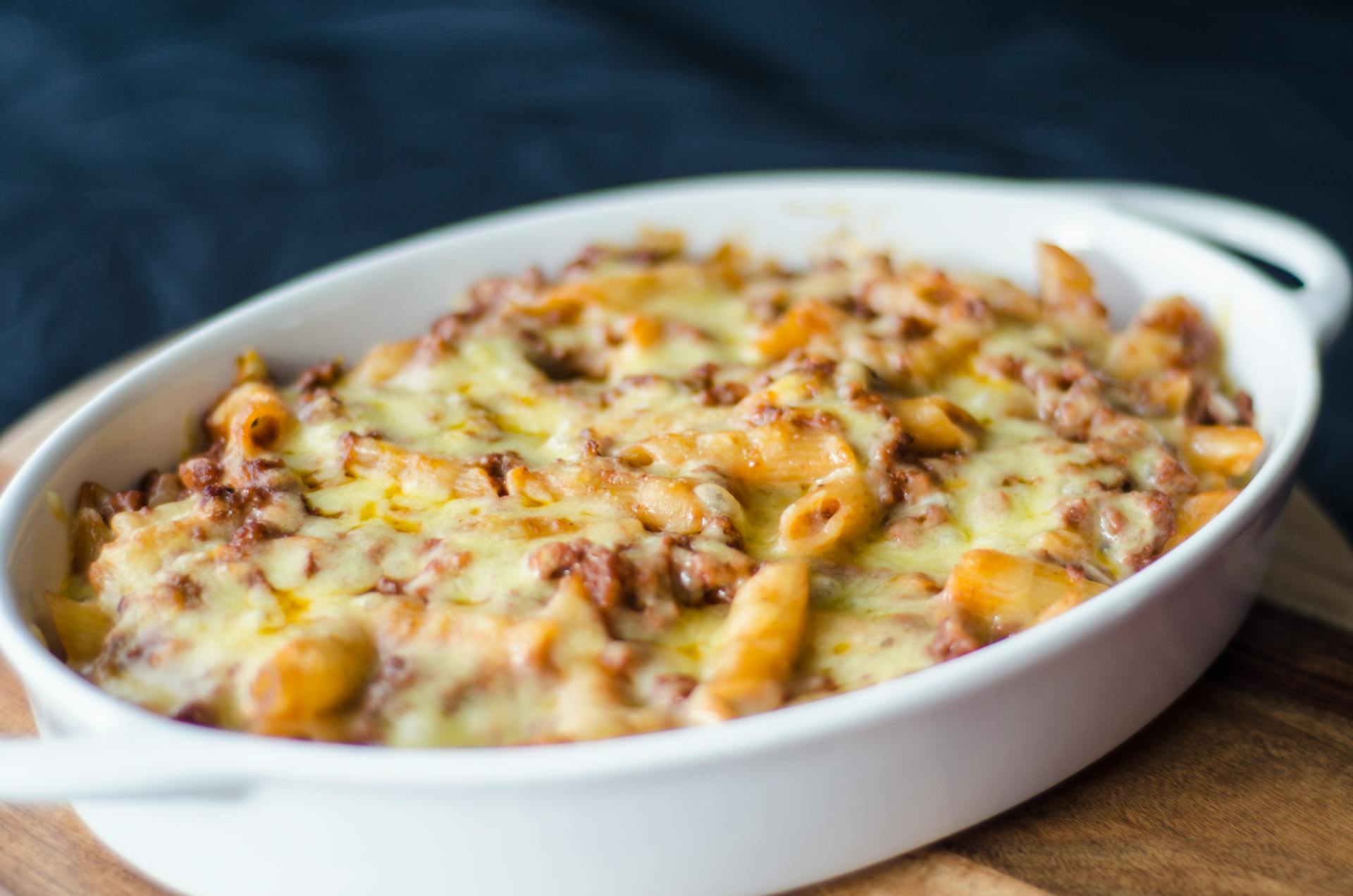 Macarrones con queso en una fuente de horno | Fuente: Pexels