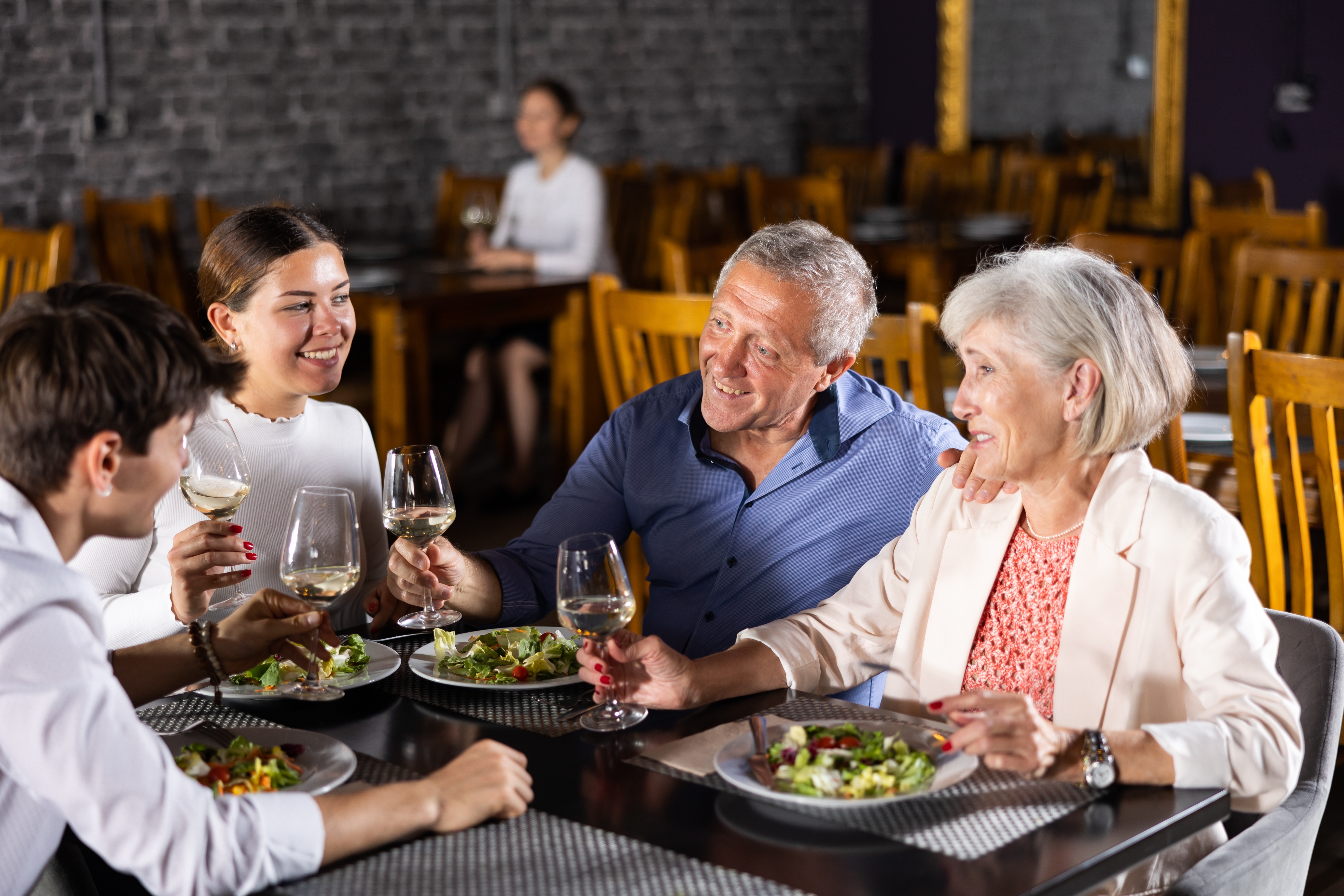 Una familia cenando | Foto: Shutterstock