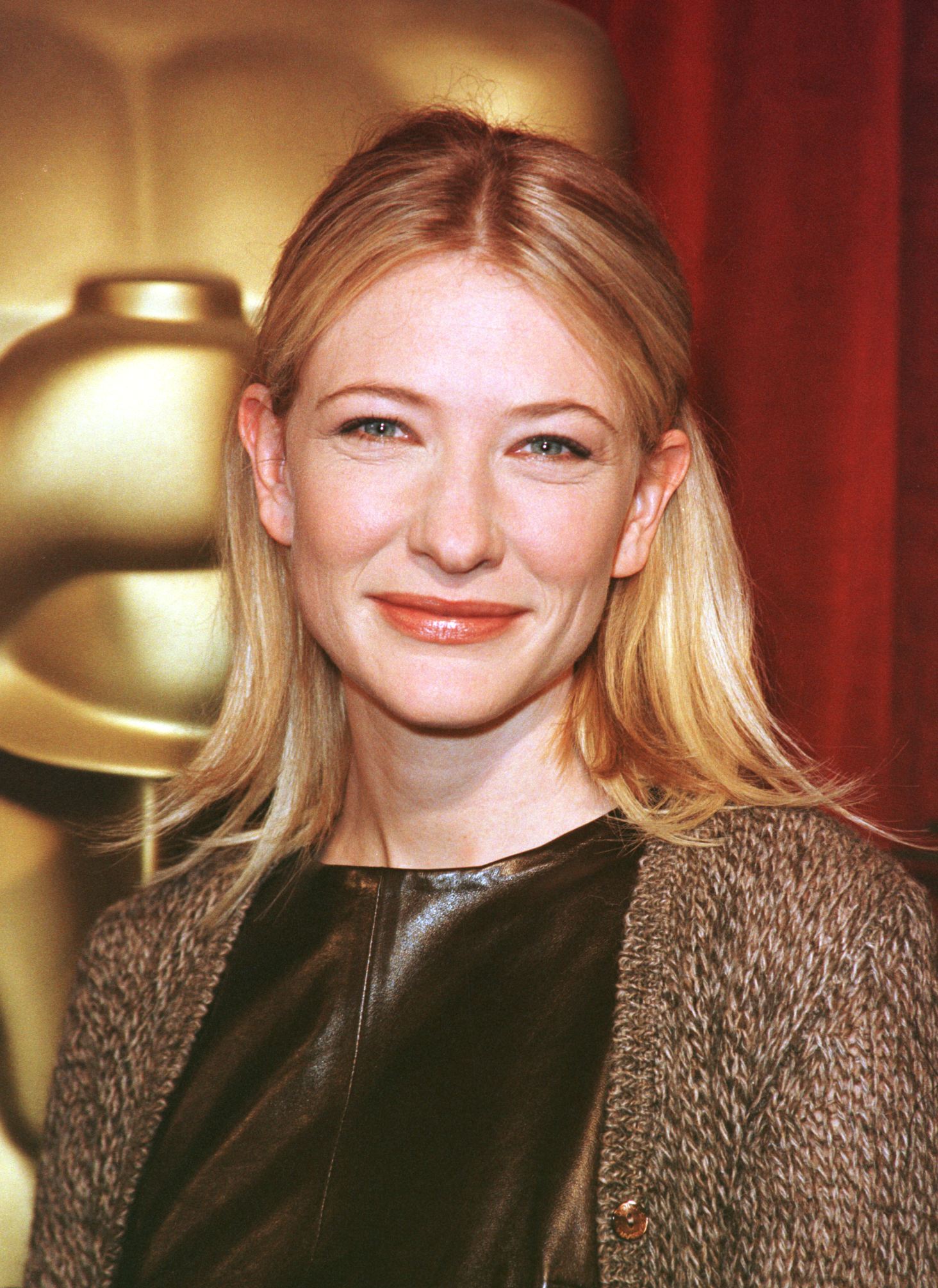 Cate Blanchett asiste al almuerzo anual de los nominados a los Oscar el 8 de marzo de 1999 | Fuente: Getty Images