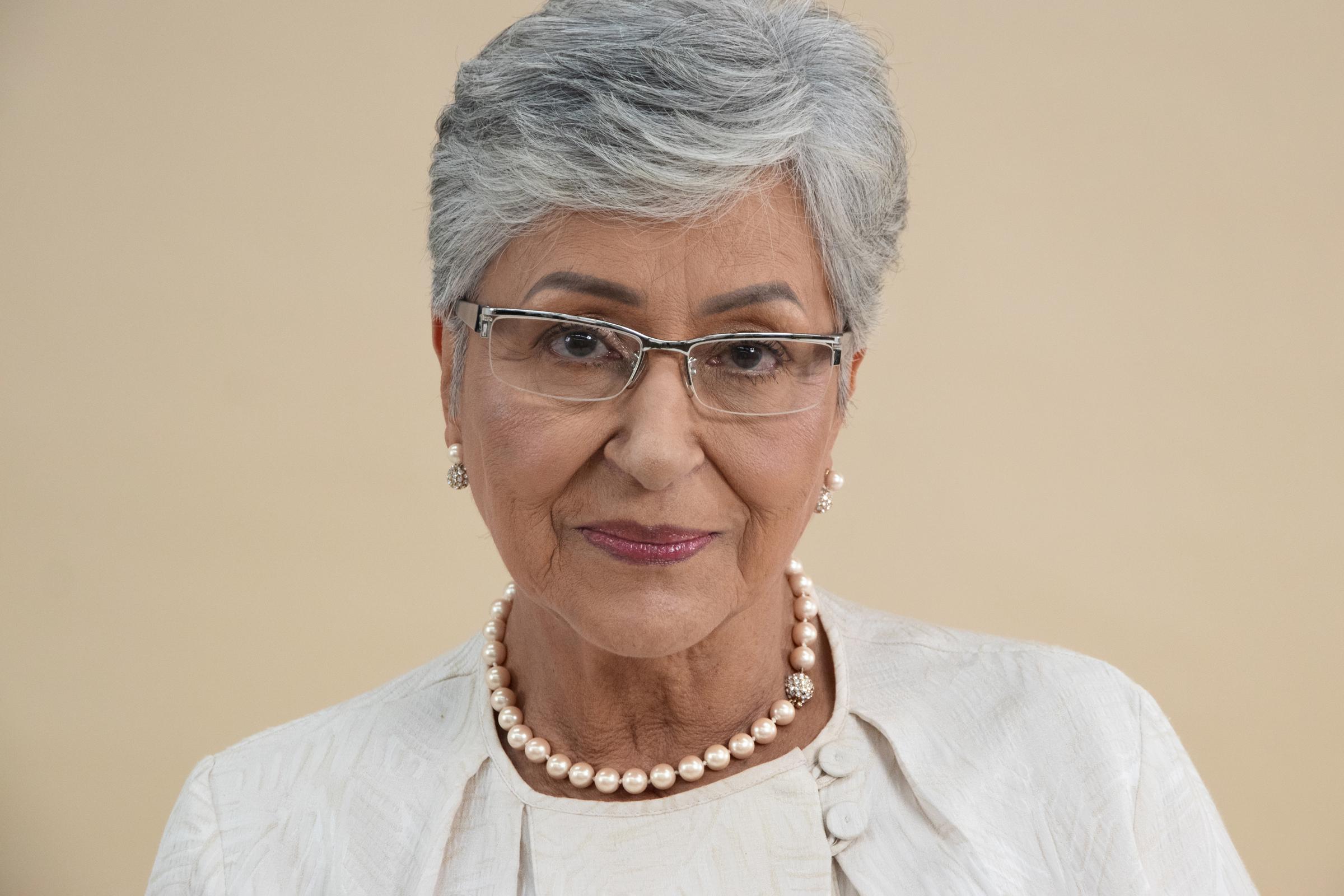 Mujer mayor con gafas | Fuente: Pexels
