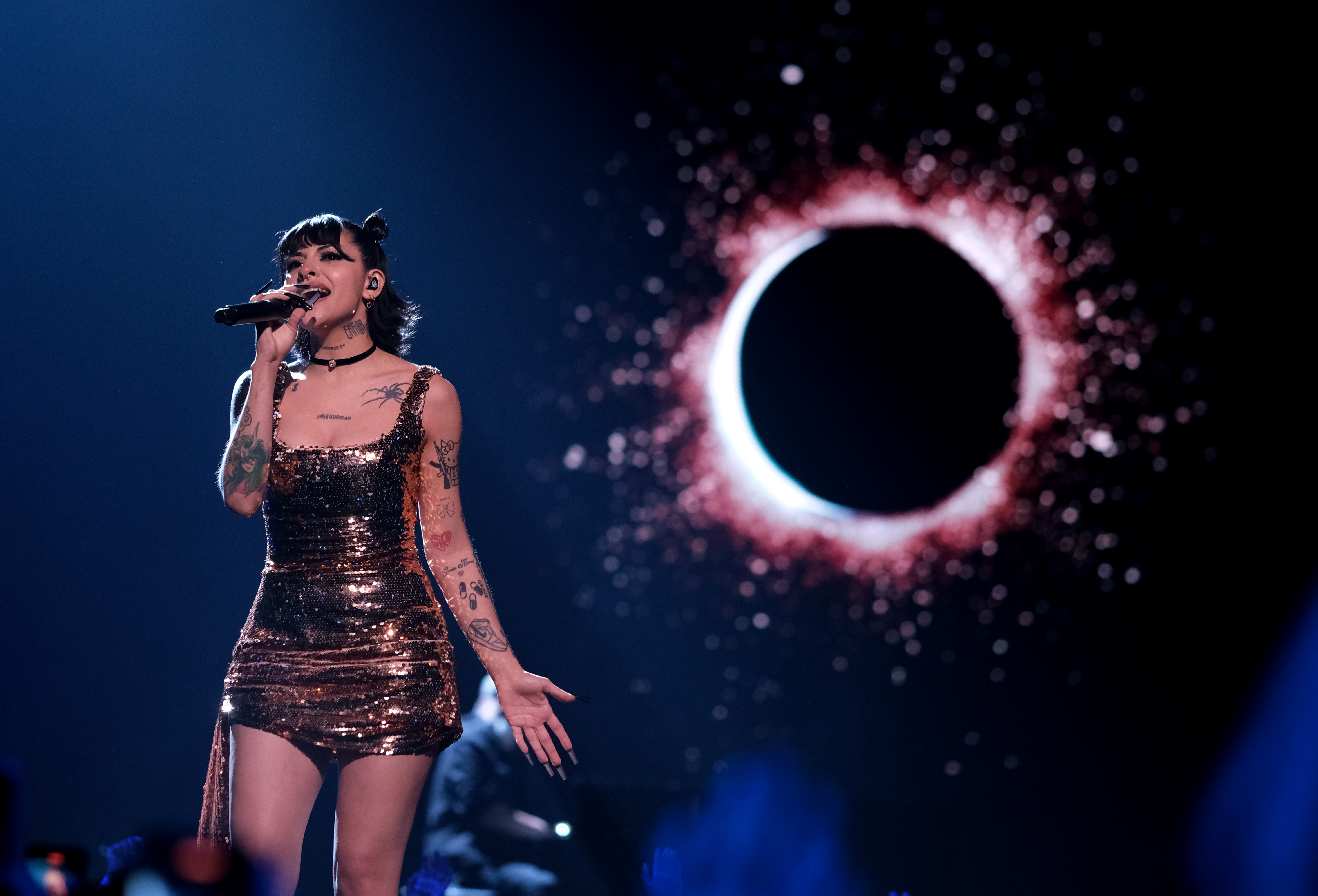 Cazzu actúa en el escenario durante los Premios Juventud 2022 en el Coliseo de Puerto Rico José Miguel Agrelot el 21 de julio de 2022 en San Juan, Puerto Rico. | Fuente: Getty Images