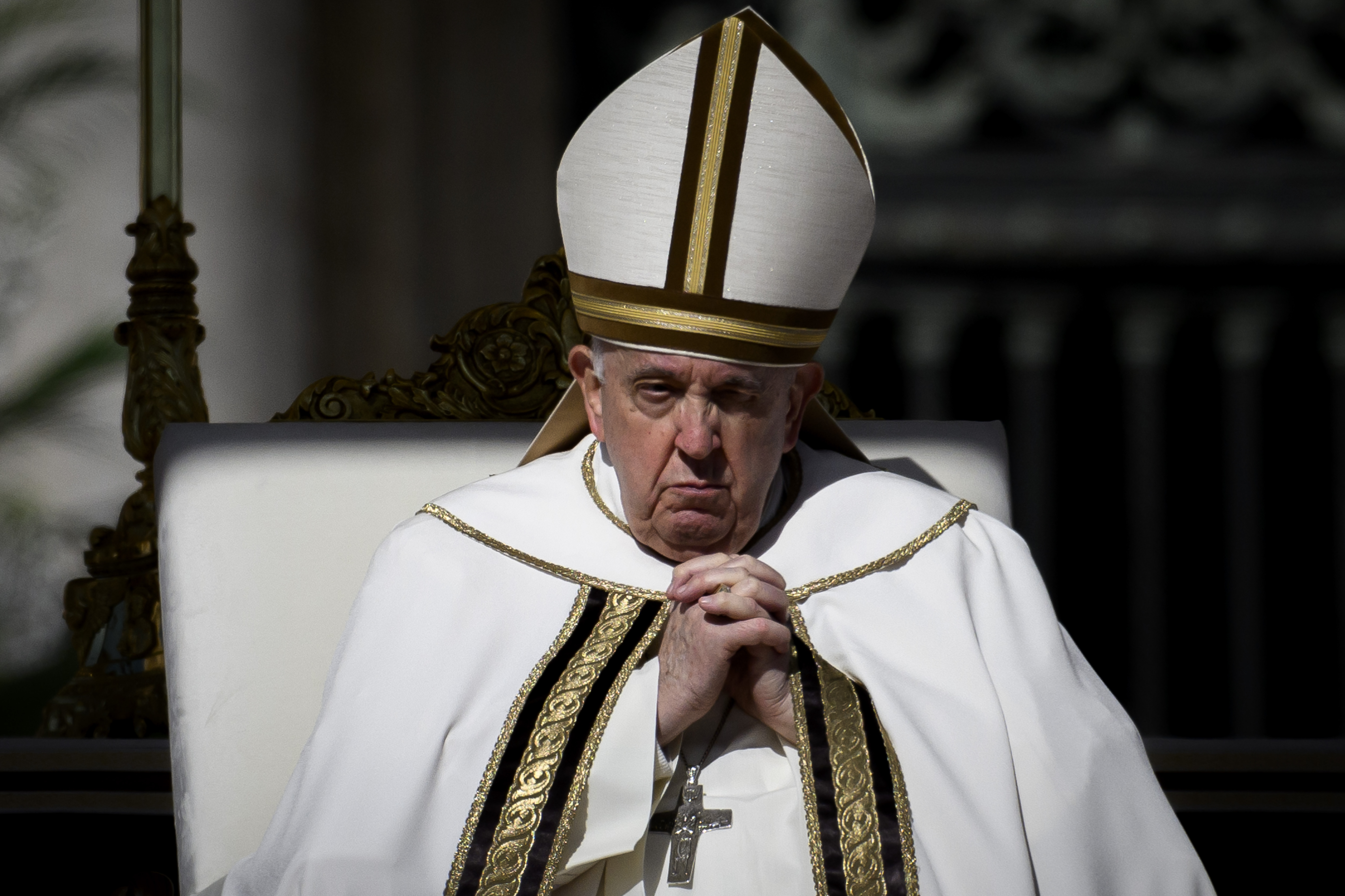 El Papa Francisco preside la Misa de Pascua en la Plaza de San Pedro, el 9 de abril de 2023, en la Ciudad del Vaticano. | Fuente: Getty Images