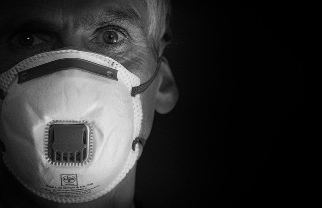 Hombre con máscara.  | Foto: Pixabay