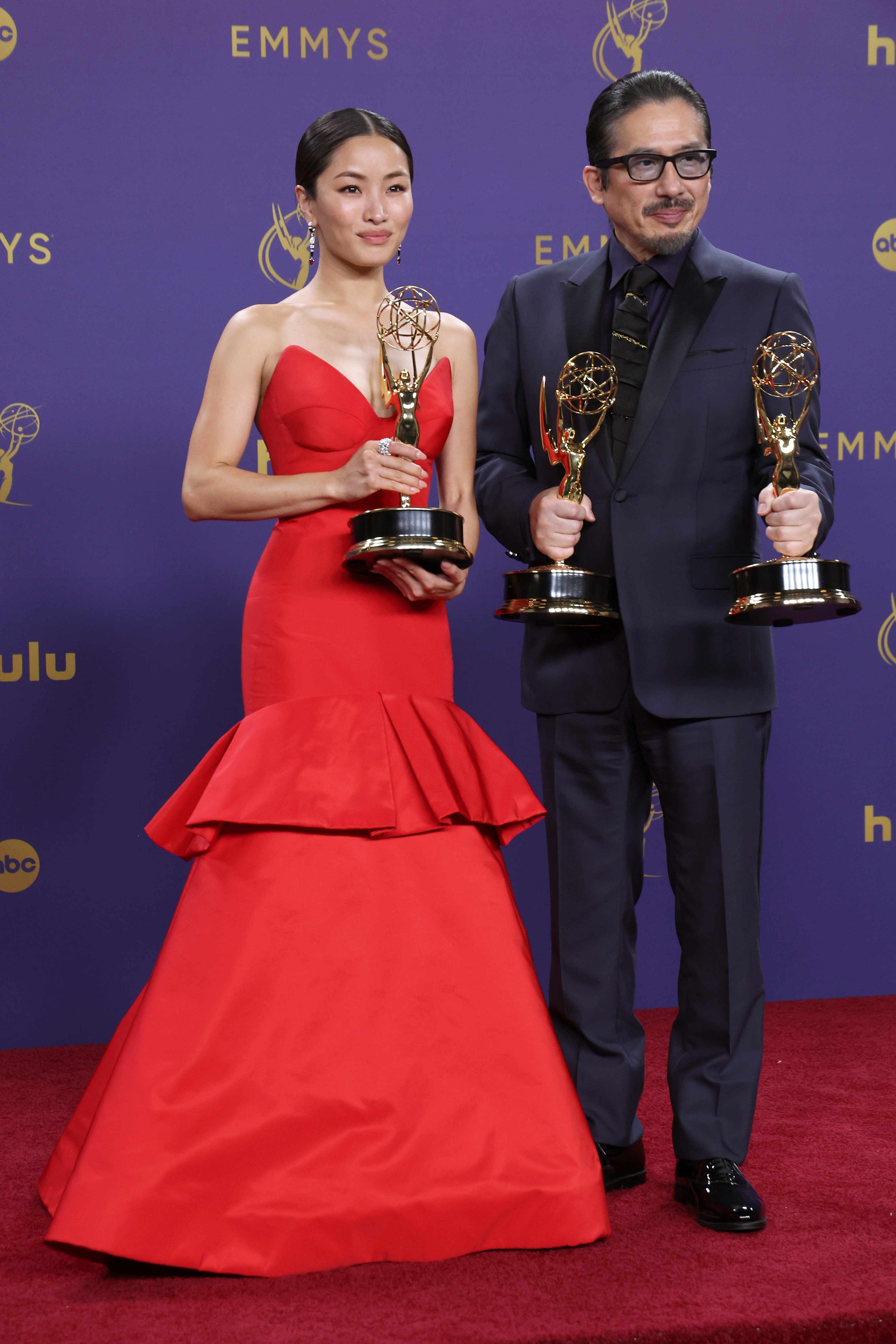 Las estrellas de "Shōgun" Anna Sawai e Hiroyuki Sanada en la sala de prensa durante la 76ª edición de los Premios Primetime Emmy el 15 de septiembre de 2024, en Los Ángeles, California | Fuente: Getty Images