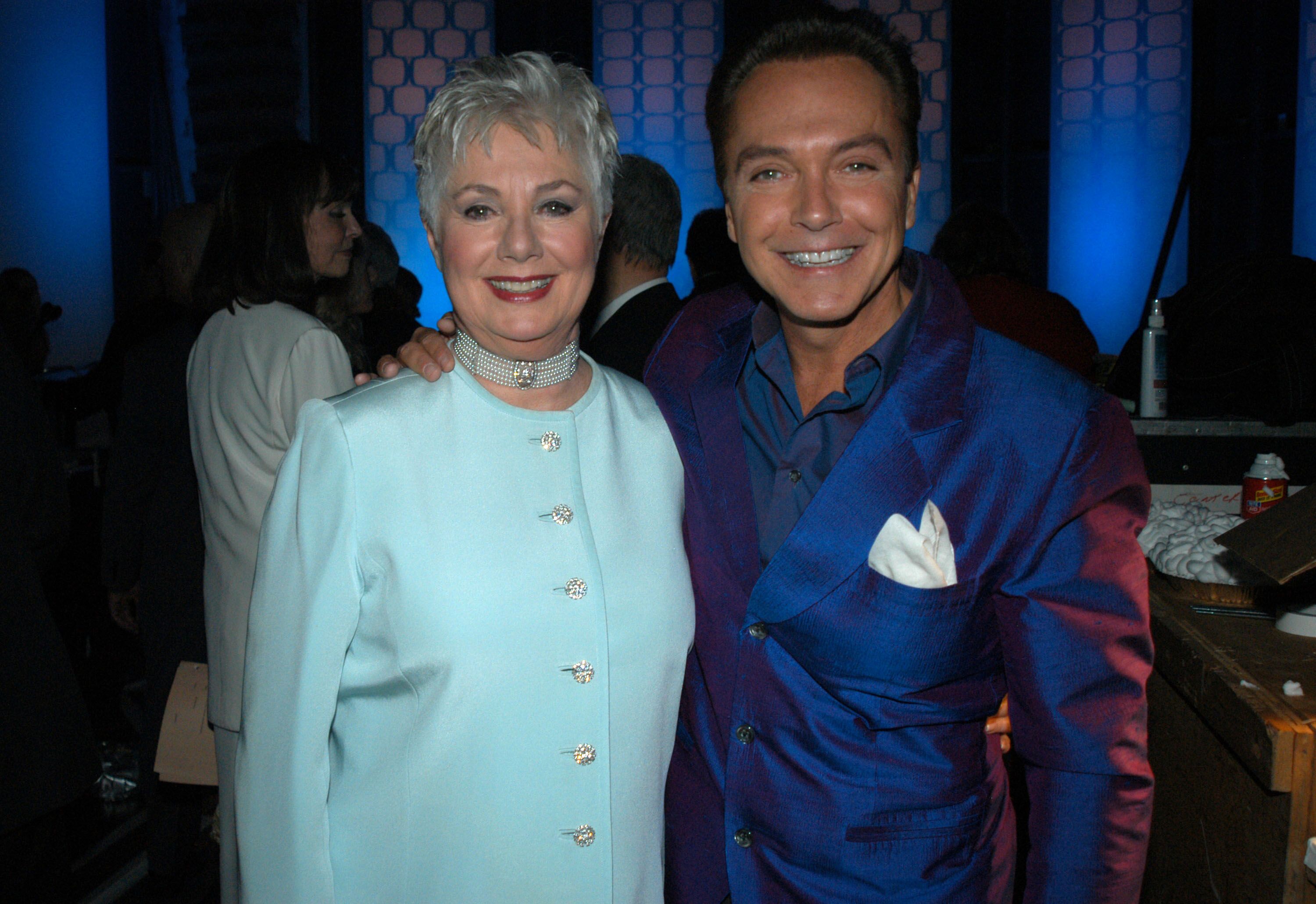 Shirley Jones y David Cassidy durante los Premios TV Land en California el 2 de marzo de 2003 | Fuente: Getty Images