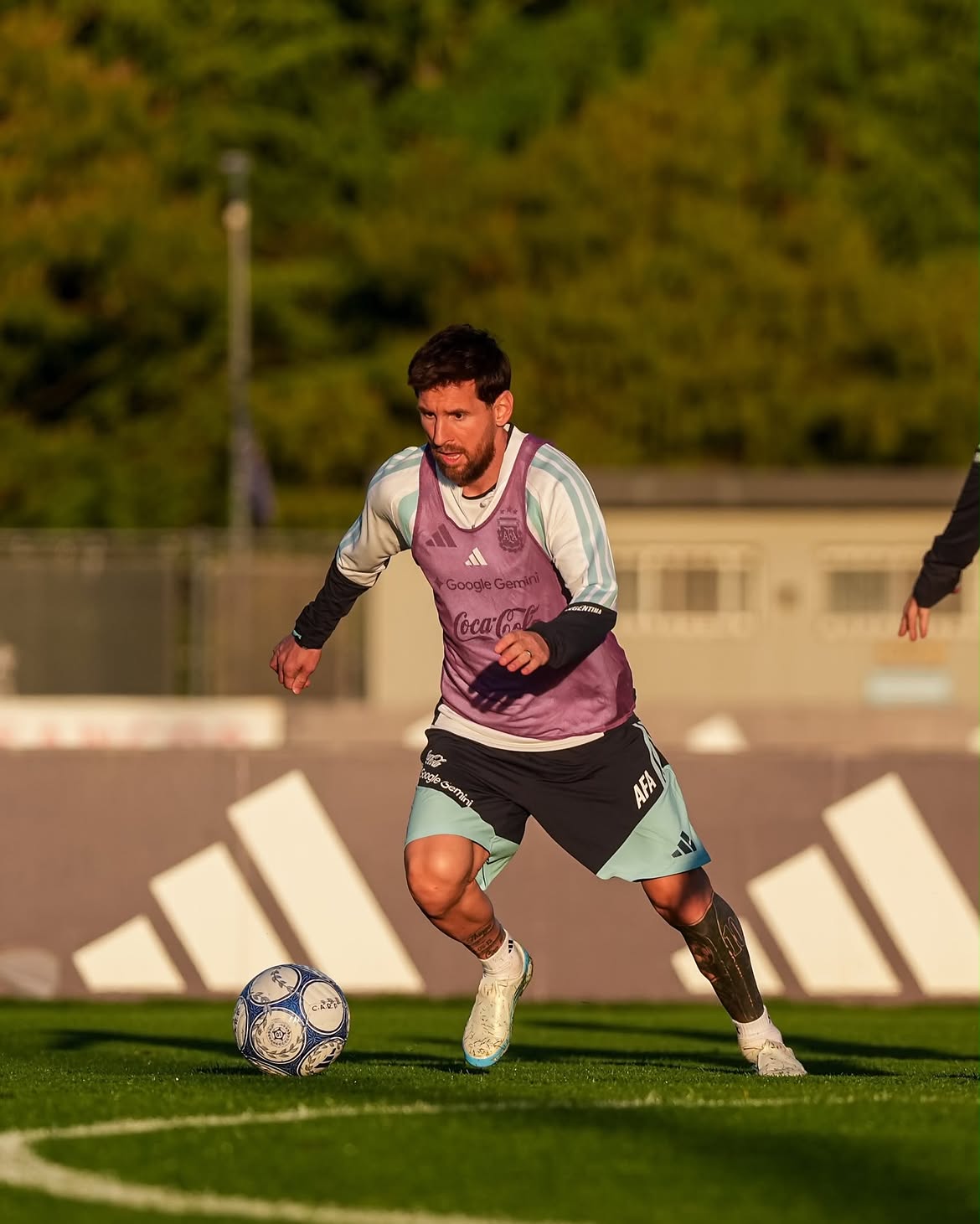 Lionel Messi durante sus prácticas en el predio de la AFA durante la tarde del domingo 4 de octubre | Fuente Instagram/leomessi