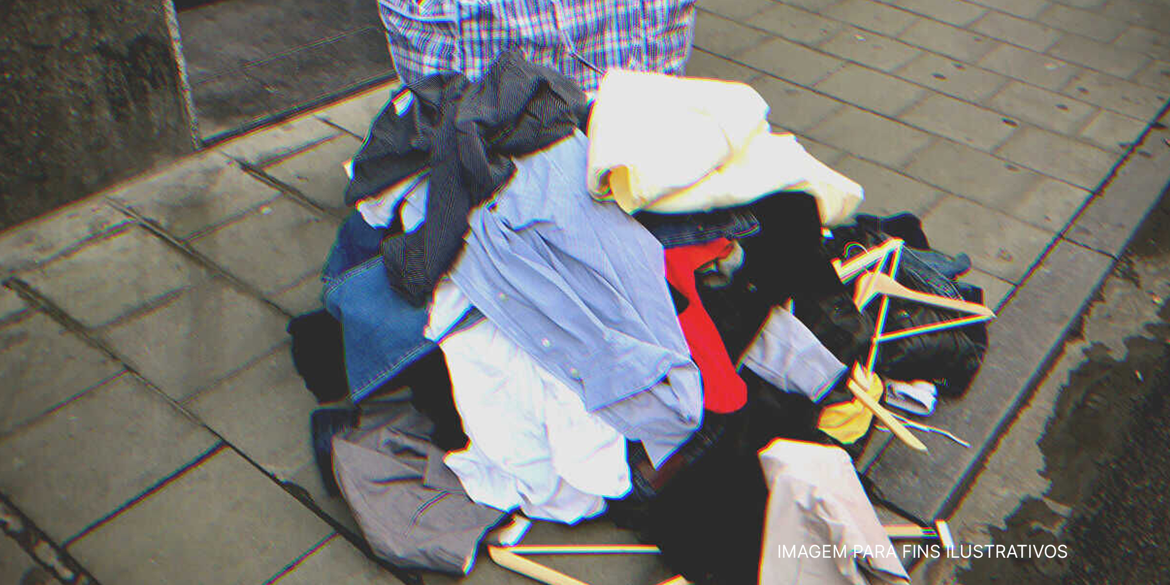 Roupas na rua. | Foto: Shutterstock