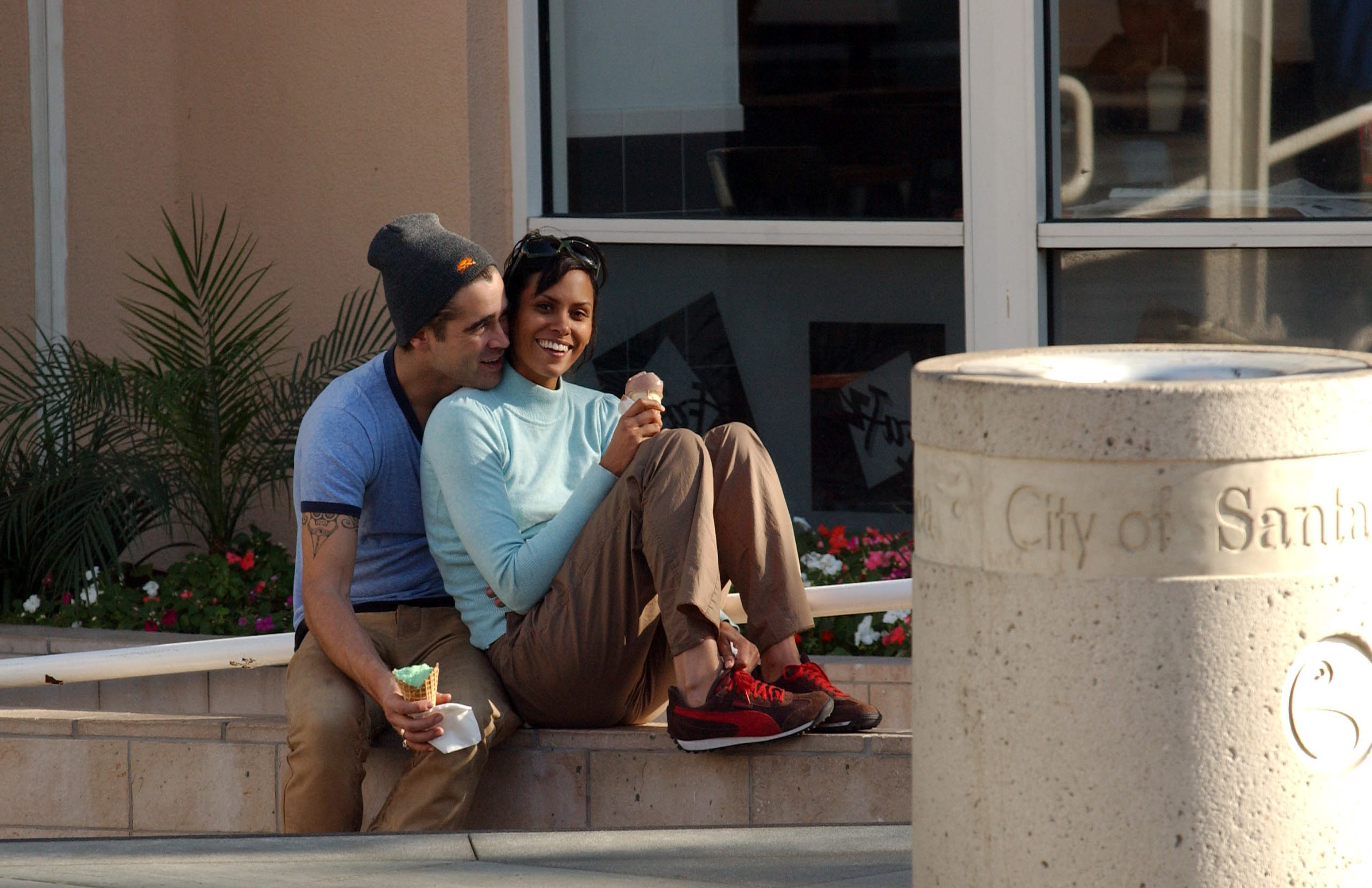 Colin Farrell y Kim Bordenave fotografiados el 6 de febrero de 2003, en Los Ángeles, California | Fuente: Getty Images