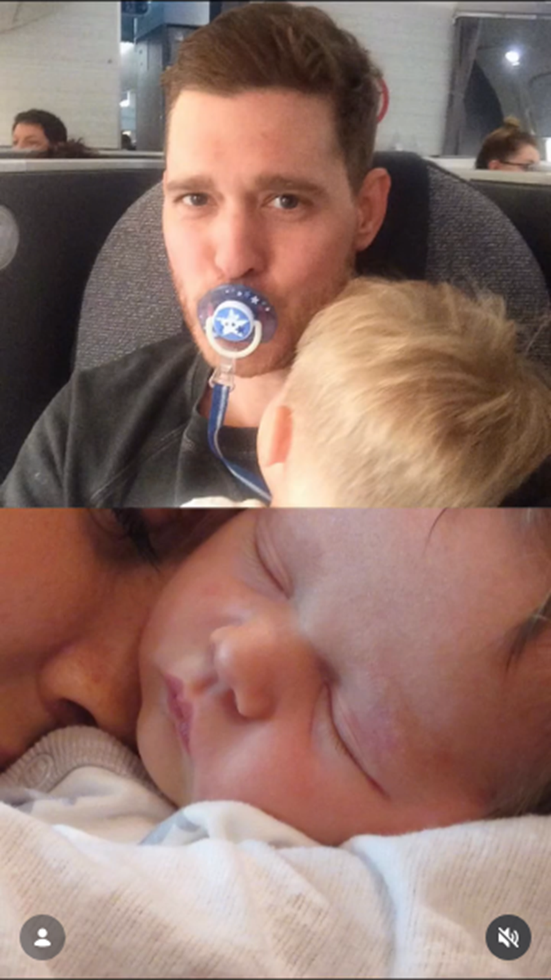 Michael Bublé con su hijo Noah de bebé | Fuente: Instagram/michaelbuble