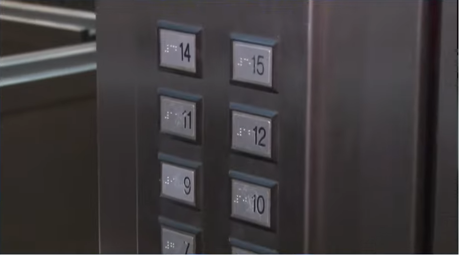 La botonera del ascensor | Fuente: YouTube/telefecordoba