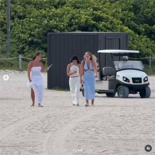 Aitana Paladini junto a sus amigas durante la celebración de su cumpleaños número 17 en una playa de Miami | Fuente: Instagram/rocioguiraodiaz