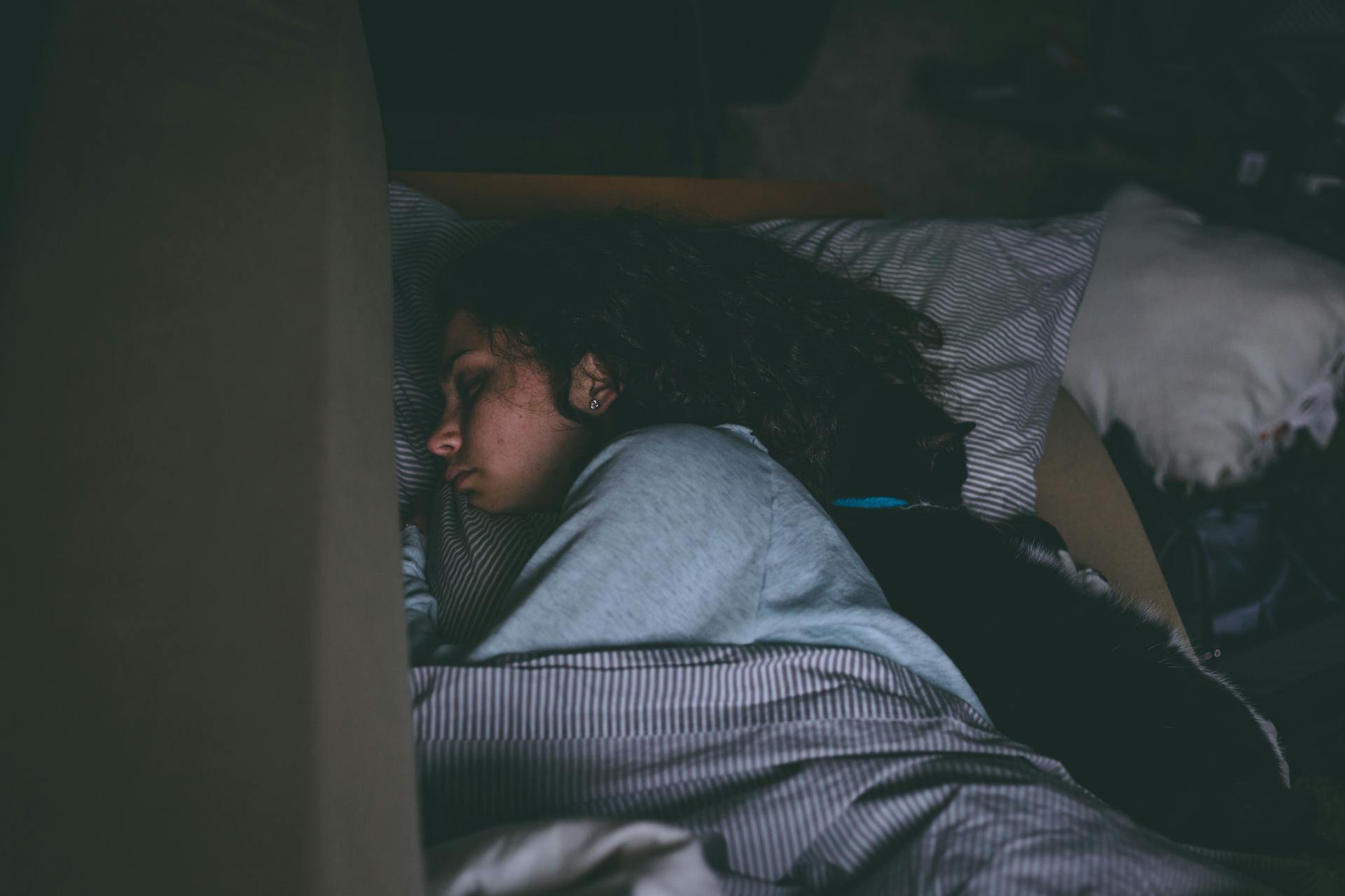Mujer durmiendo | Foto: Pexels