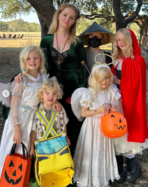 Kimberly Van Der Beek celebra Halloween con sus hijos, publicado el 31 de octubre de 2024 | Fuente: instagram.com/vanderkimberly