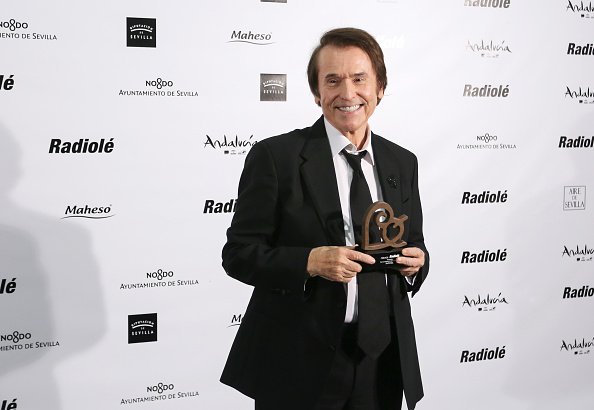 Raphael en la ceremonia de los Premios Radioole, el 31 de octubre de 2019 en Sevilla, España.│ Foto: Getty Images