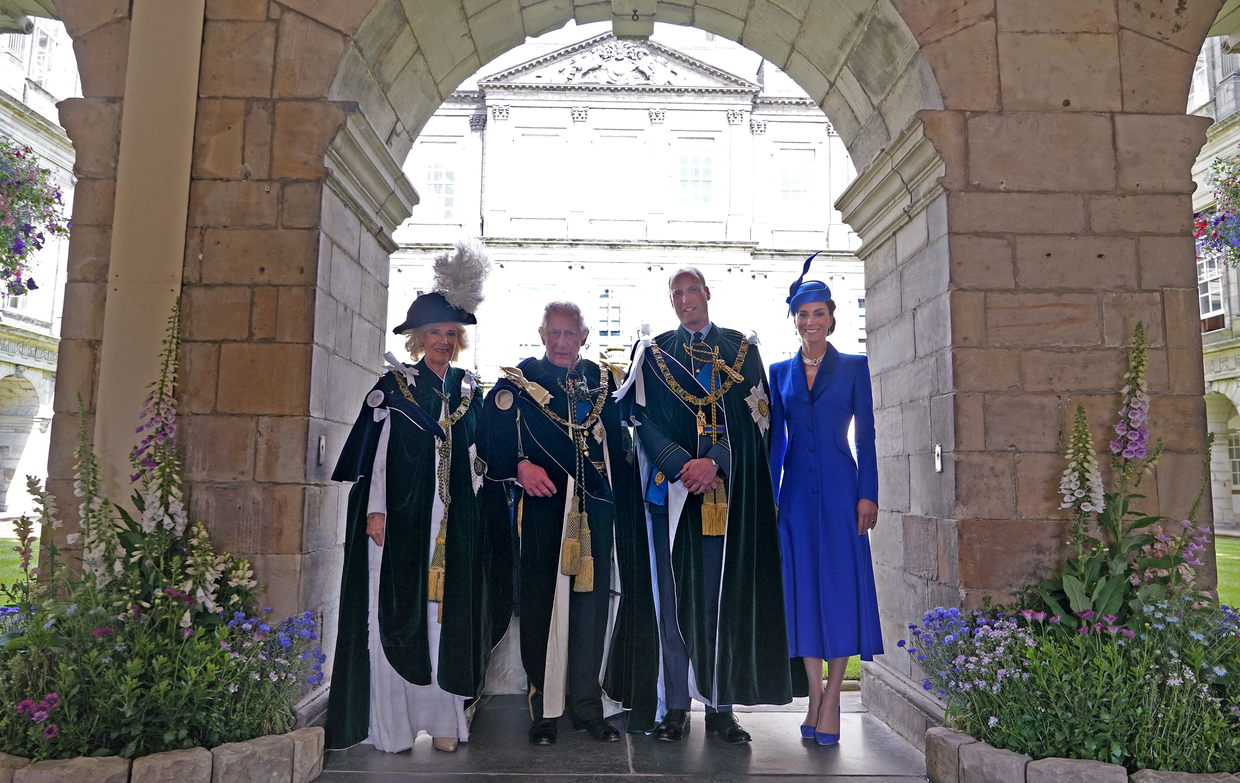 La princesa Catherine, el príncipe William, el rey Charles III y la reina Camilla en el Servicio Nacional de Acción de Gracias y Dedicación al Rey Carlos III y a la Reina Camilla, y la presentación de los Honores de Escocia el 5 de julio de 2023 en Edimburgo, Escocia | Foto: Getty Images