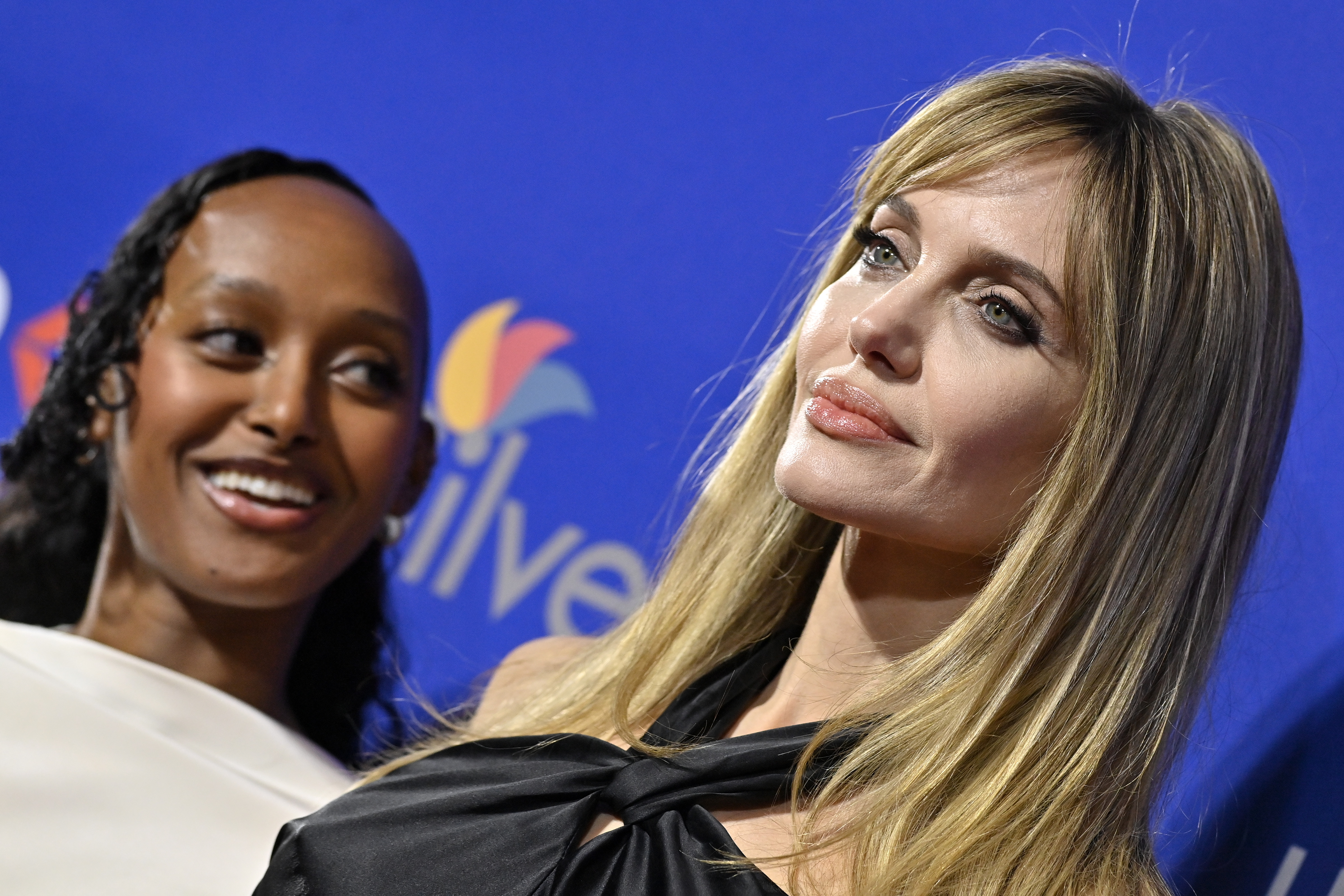 Zahara Marley Jolie, y Angelina Jolie en la 36ª edición de los Premios Cinematográficos del Festival Internacional de Cine de Palm Springs el 03 de enero de 2025, en Palm Springs, California. | Fuente: Getty Images