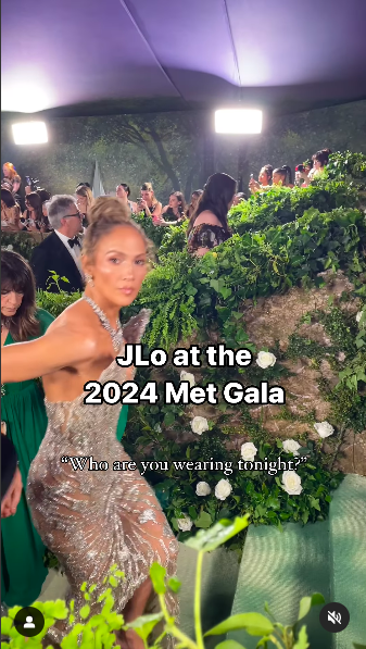 Jennifer Lopez siendo preguntada sobre su vestido por Anika Reed, publicado el 9 de mayo de 2024 | Fuente: Instagram/heyitsanika