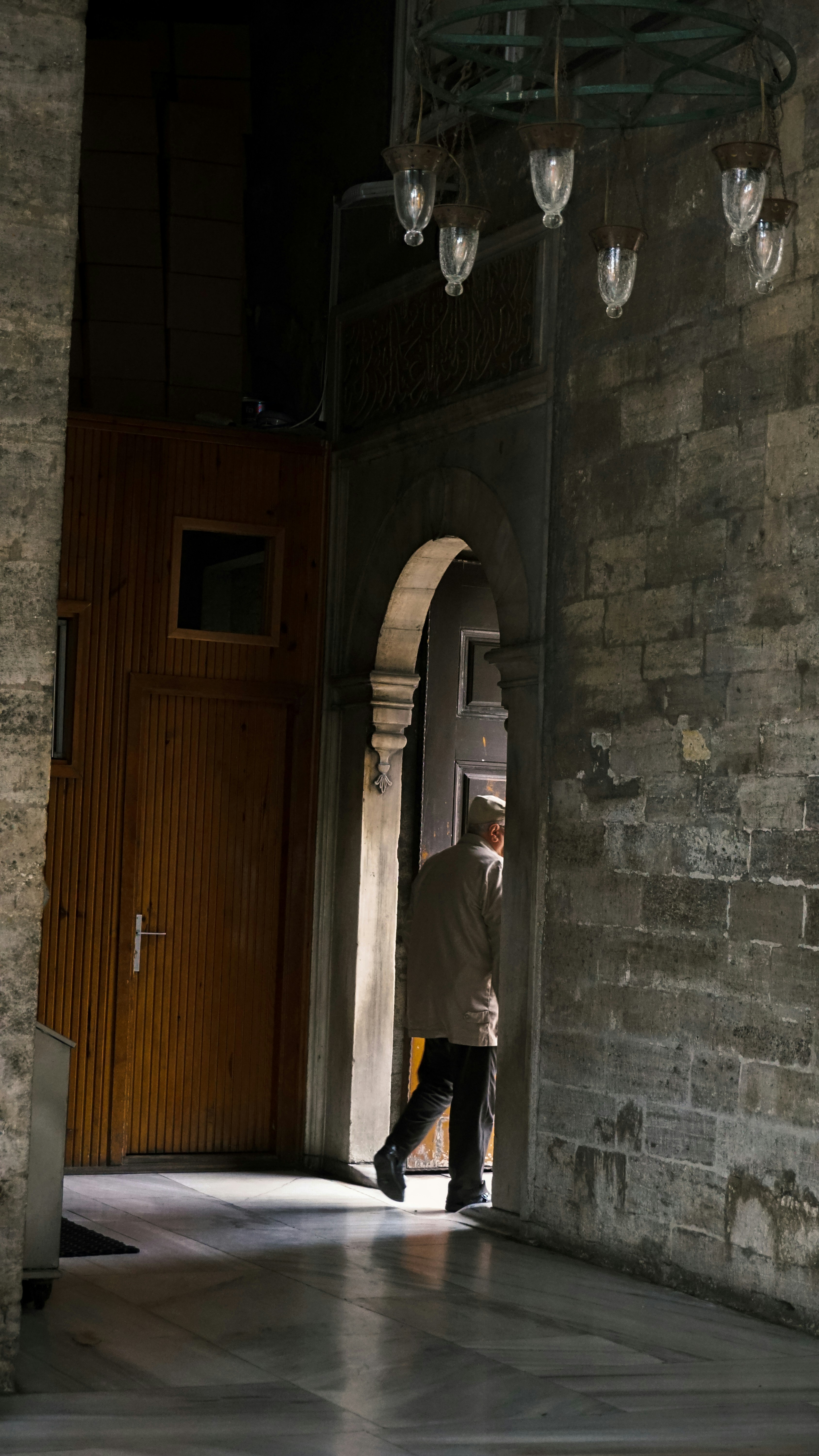 Un hombre alejándose | Fuente: Unsplash