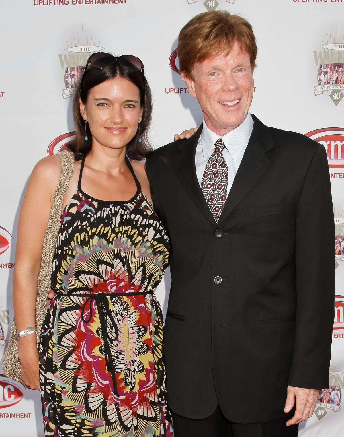 Jon Walmsley y su acompañante en la reunión del 40 aniversario de "The Waltons" el 29 de septiembre de 2012, en Los Ángeles. | Foto: Getty Images