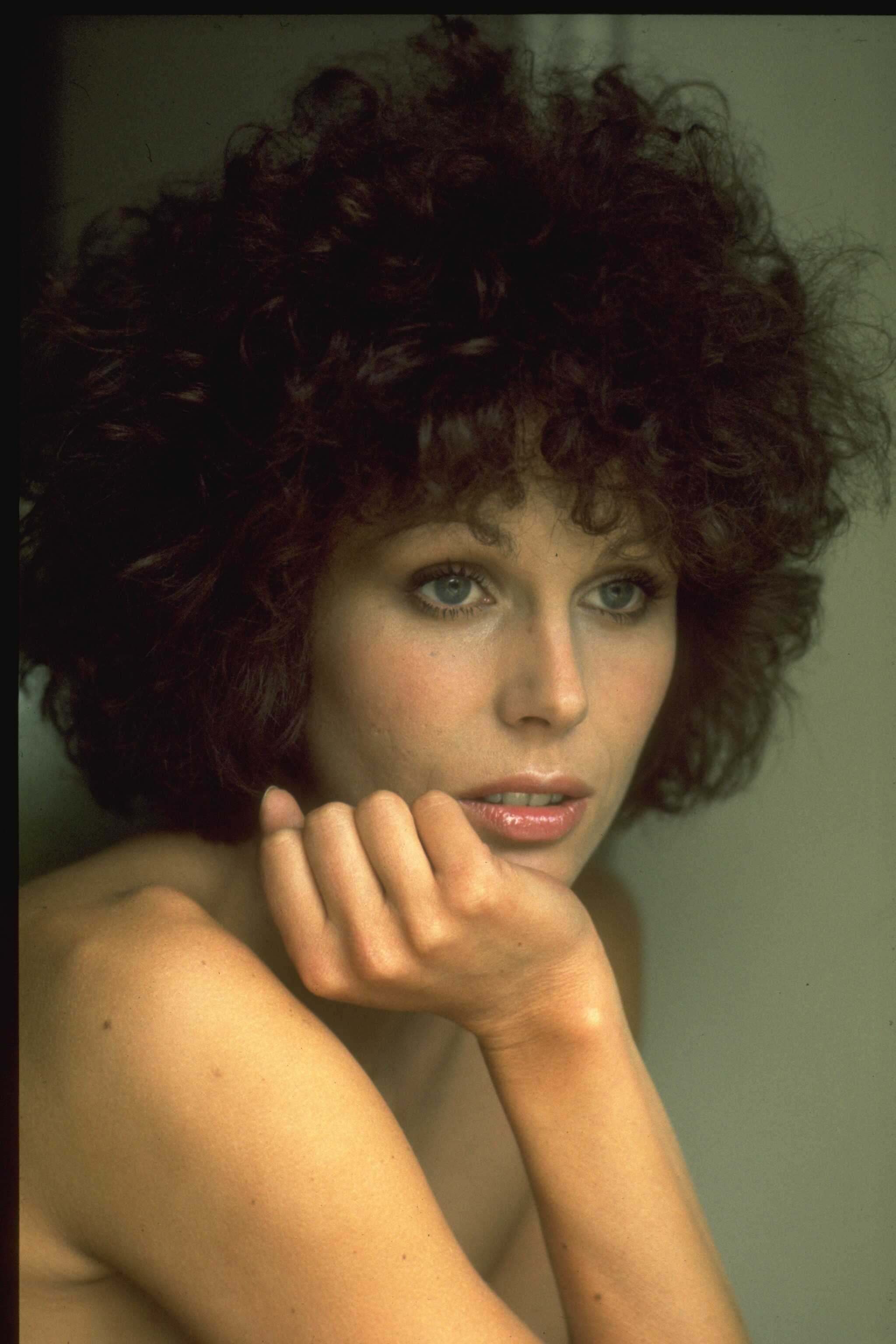 La modelo y actriz fotografiada en su casa en 1976 | Fuente: Getty Images