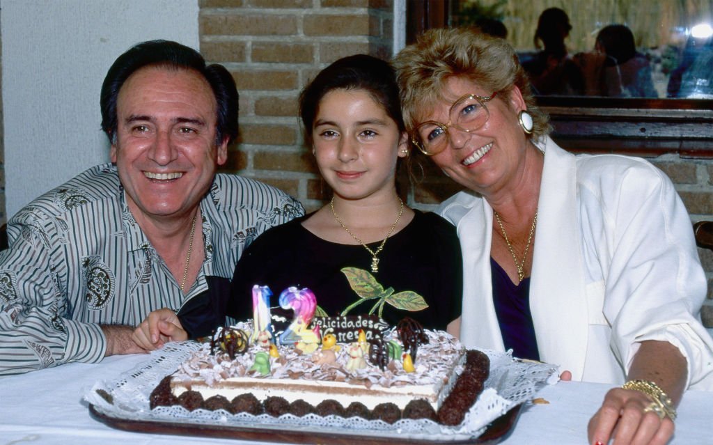 Manolo Escobar con su esposa Anita en el cumpleaños de su hija. Valencia, España, 1991. | Foto: Getty Images