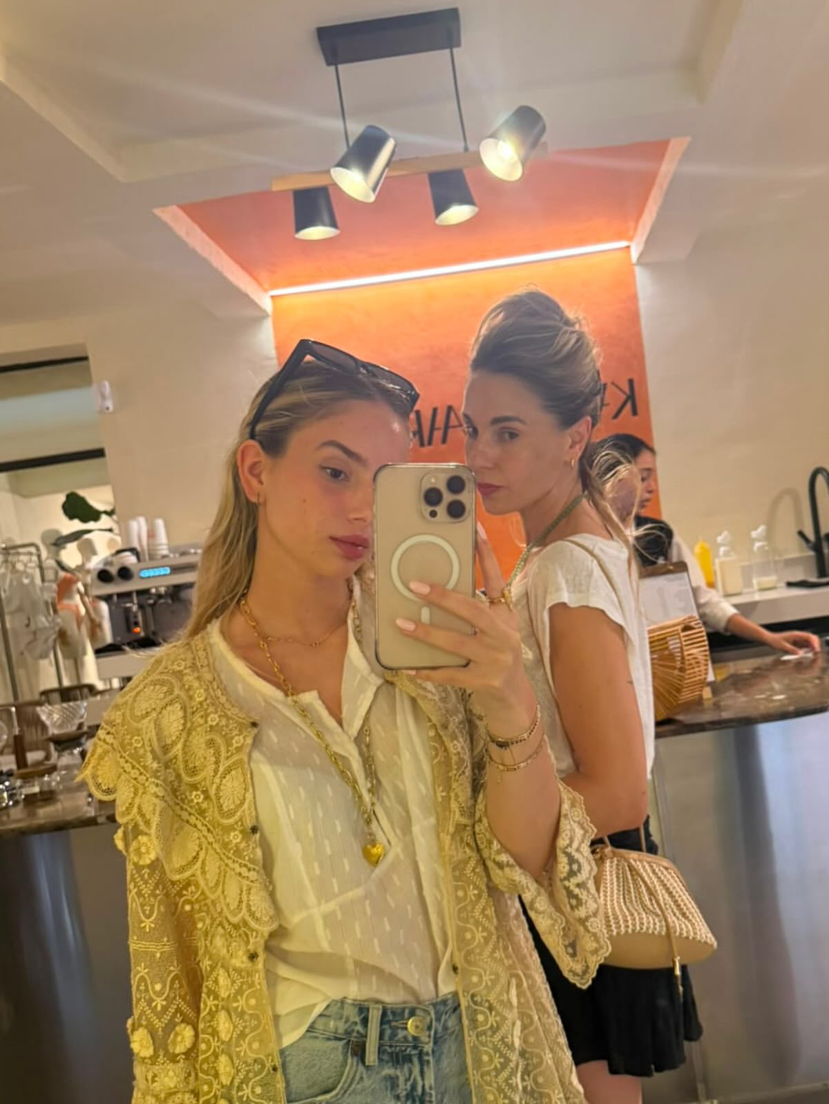 Charo Calamaro y Julieta Cardinali durante sus vacaciones juntas en Colombia | Fuente: Instagram/julietacardinali