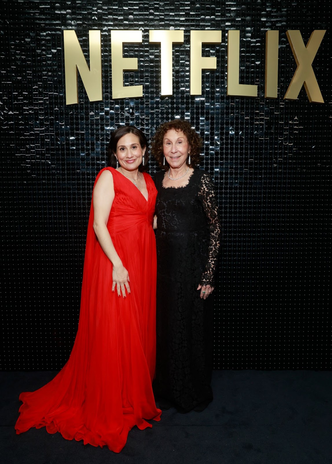 Lucy DeVito y Rhea Perlman en la 2024 Netflix SAG Celebration el 24 de febrero de 2024, en Los Ángeles, California | Fuente: Getty Images