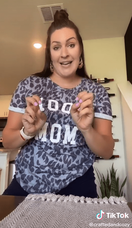 Madre explicando sus trucos de crianza. | Captura video TikTok/Craftedandcozy