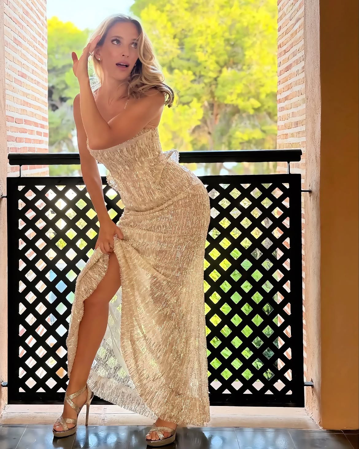 Luisana Lopilato modelando su look para la gala de la Fundación Starlite en Marbella | Fuente: Instagram/luisanalopilato