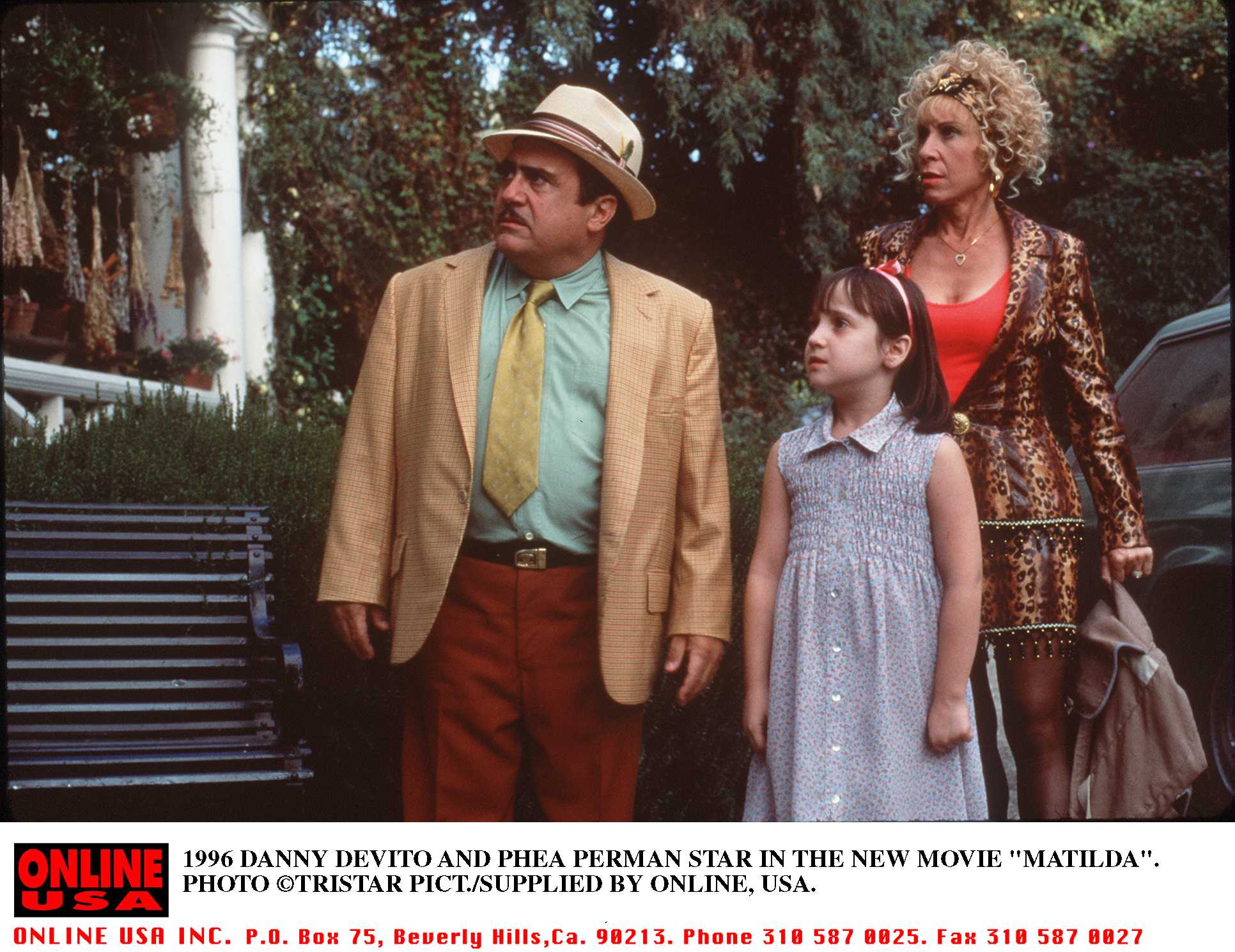 Rhea Durham, Danny DeVito, y Mara Wilson en "Matilda", en 1996 | Foto: Getty Images