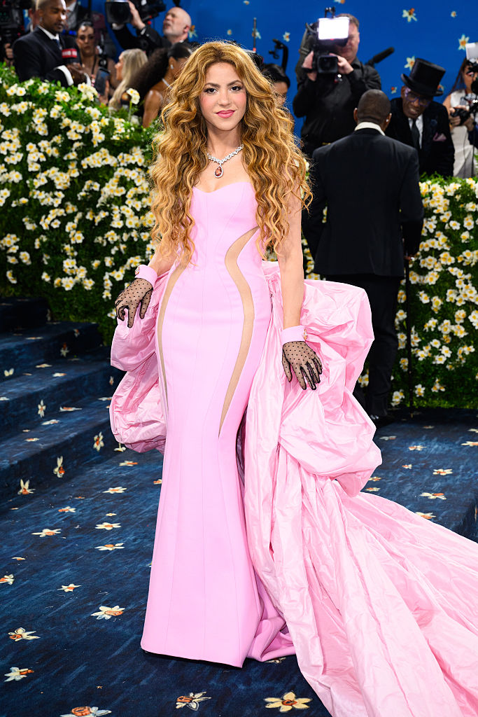 Shakira asiste a la gala benéfica del Instituto del Traje 2025 en el Museo Metropolitano de Arte de la ciudad de Nueva York, el lunes 5 de mayo.