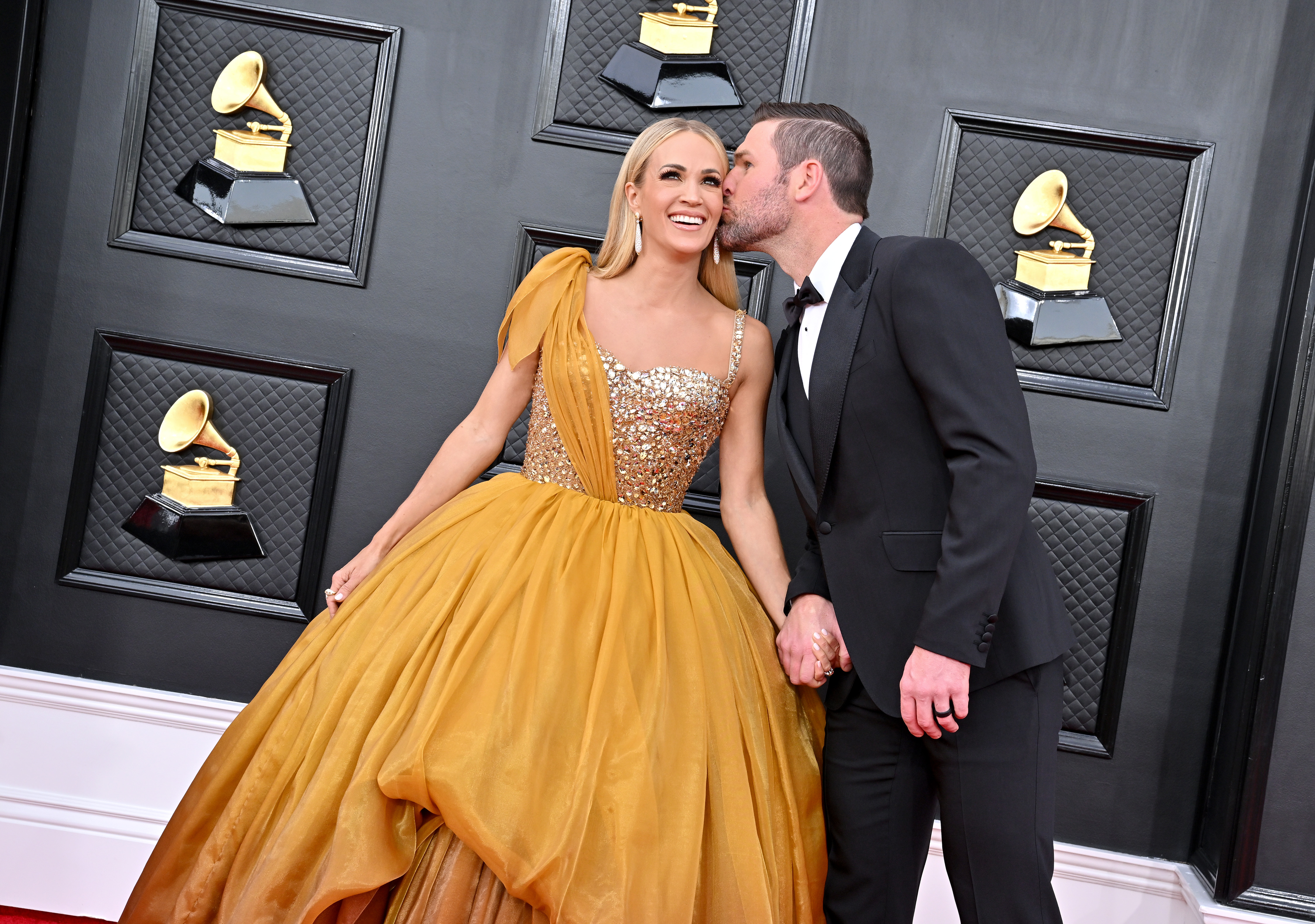 Mike Fisher y Carrie Underwood en la 64ª edición de los Premios Grammy en Las Vegas, Nevada, el 3 de abril de 2022 | Fuente: Getty Images