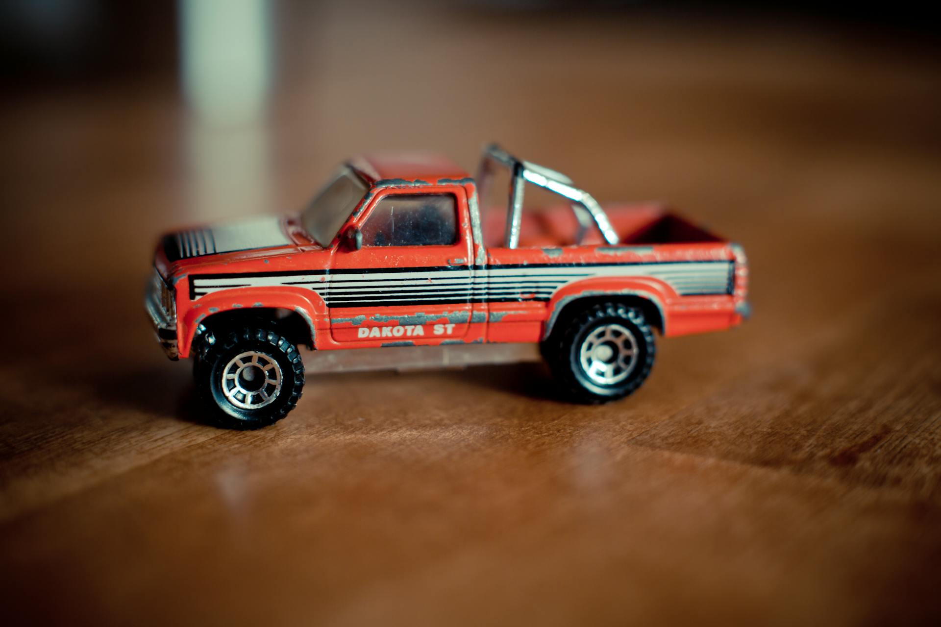 Un automóvil de juguete | Fuente: Pexels
