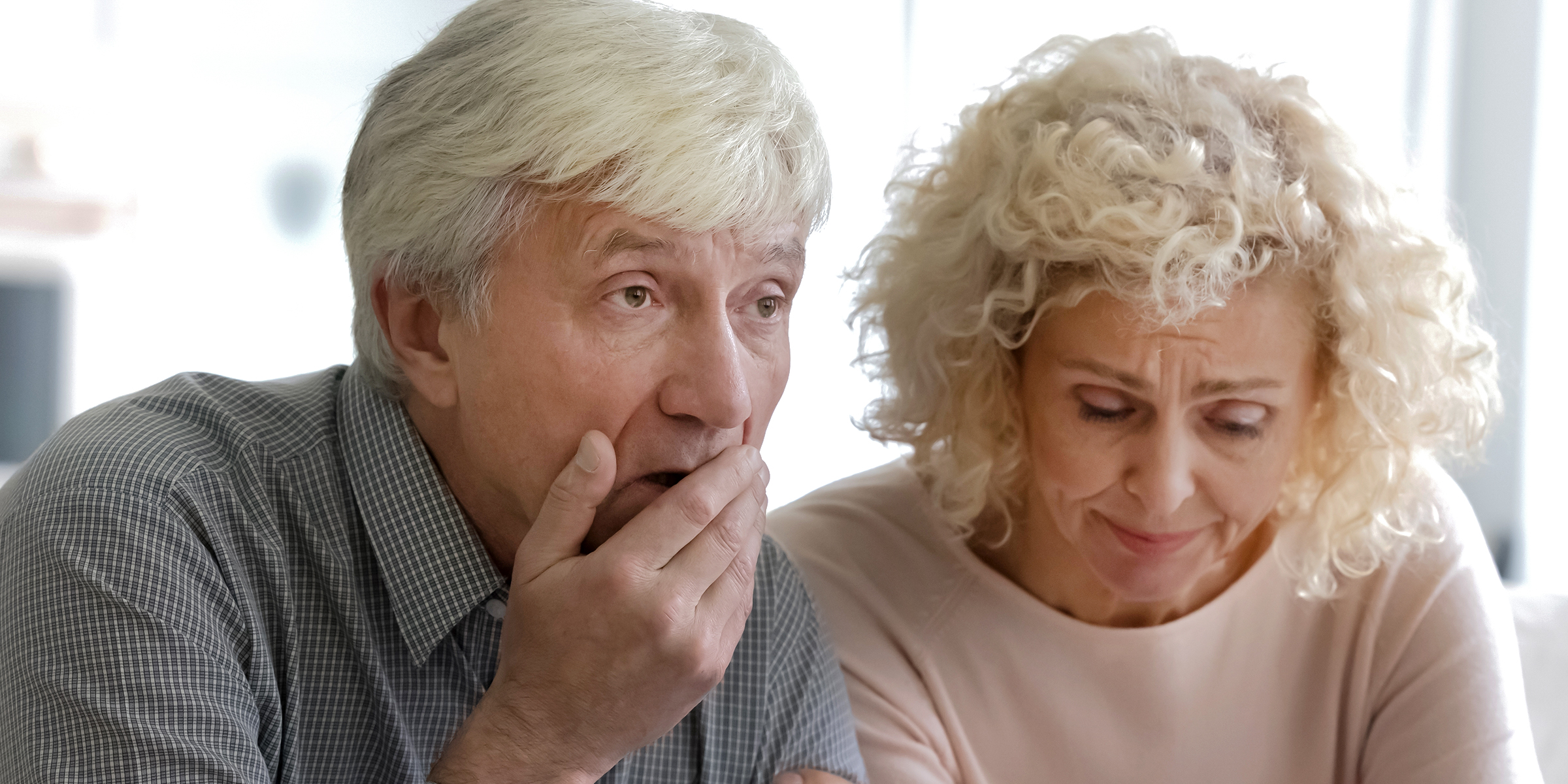 Una pareja de ancianos | Fuente: Shutterstock